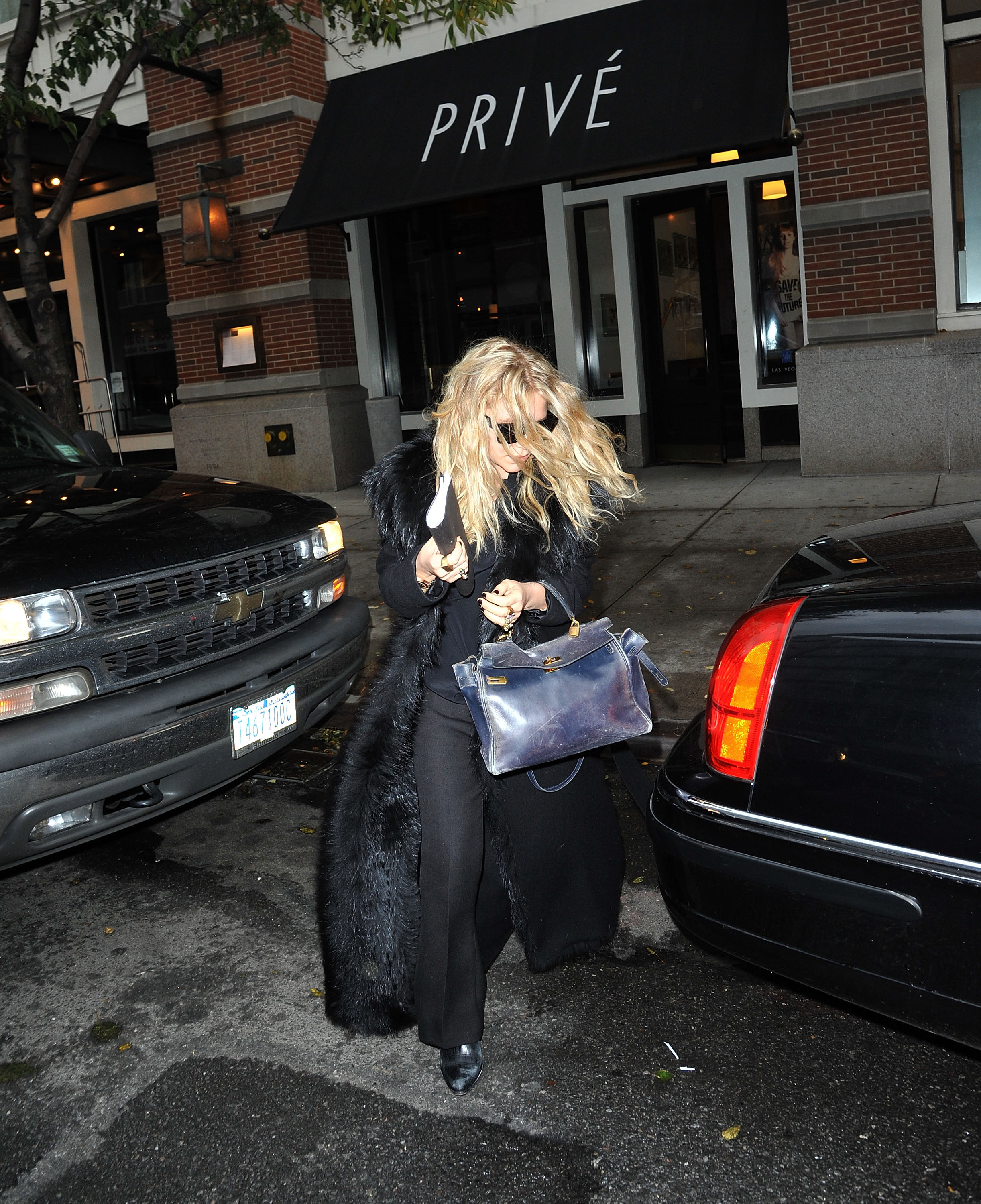 Mary-Kate Olsen leaving Privé Salon in SoHo with her beat-up Kelly, New York City on November 8, 2010.