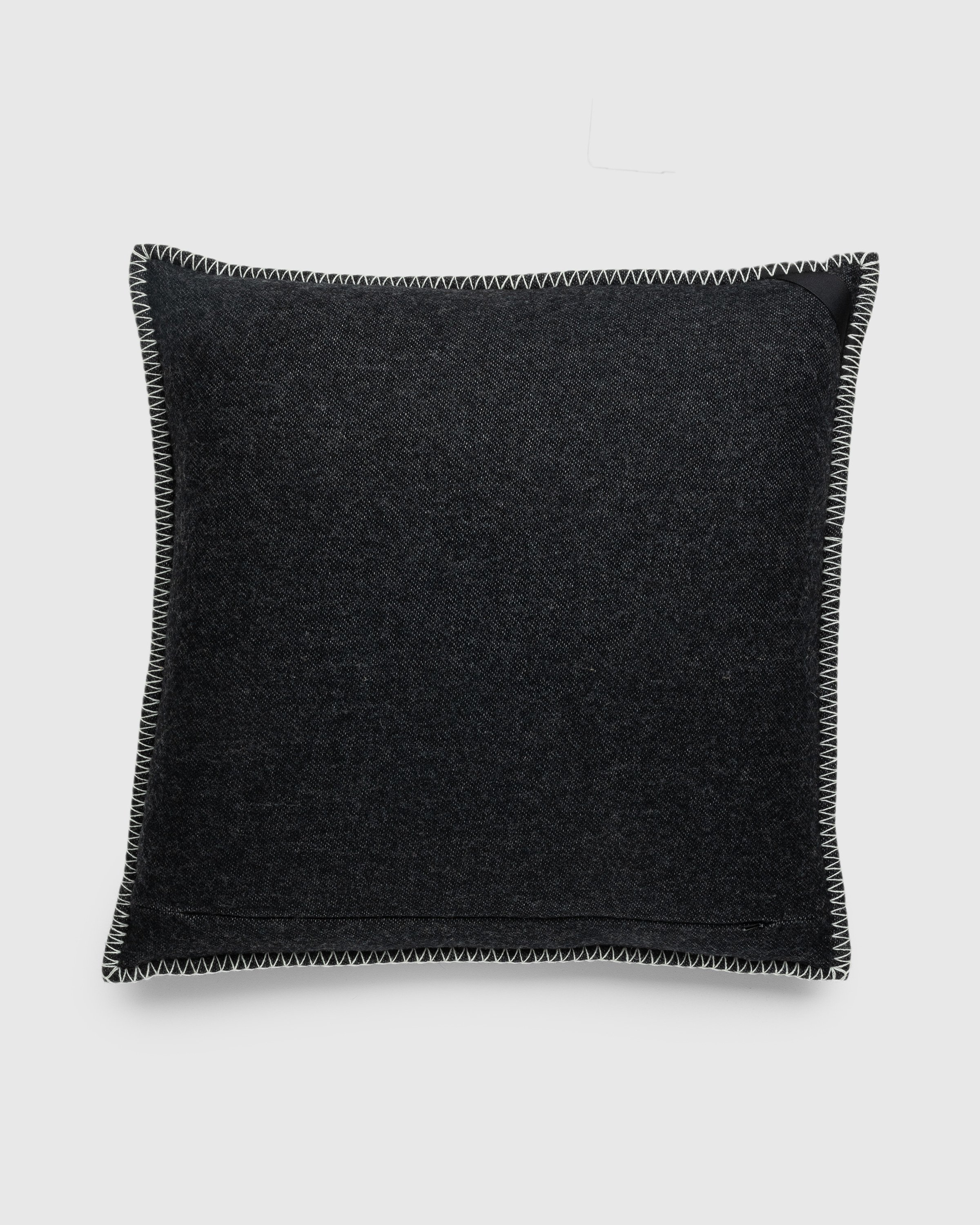 Kvadrat/Raf Simons - Lambswool Cushion Black - Lifestyle - Black - Image 2
