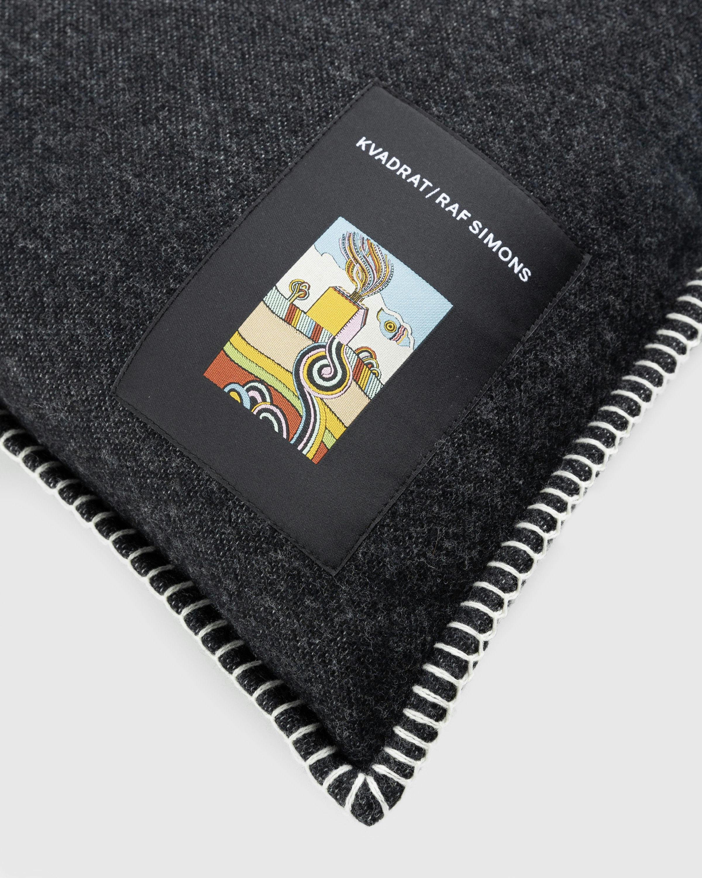 Kvadrat/Raf Simons - Lambswool Cushion Black - Lifestyle - Black - Image 3