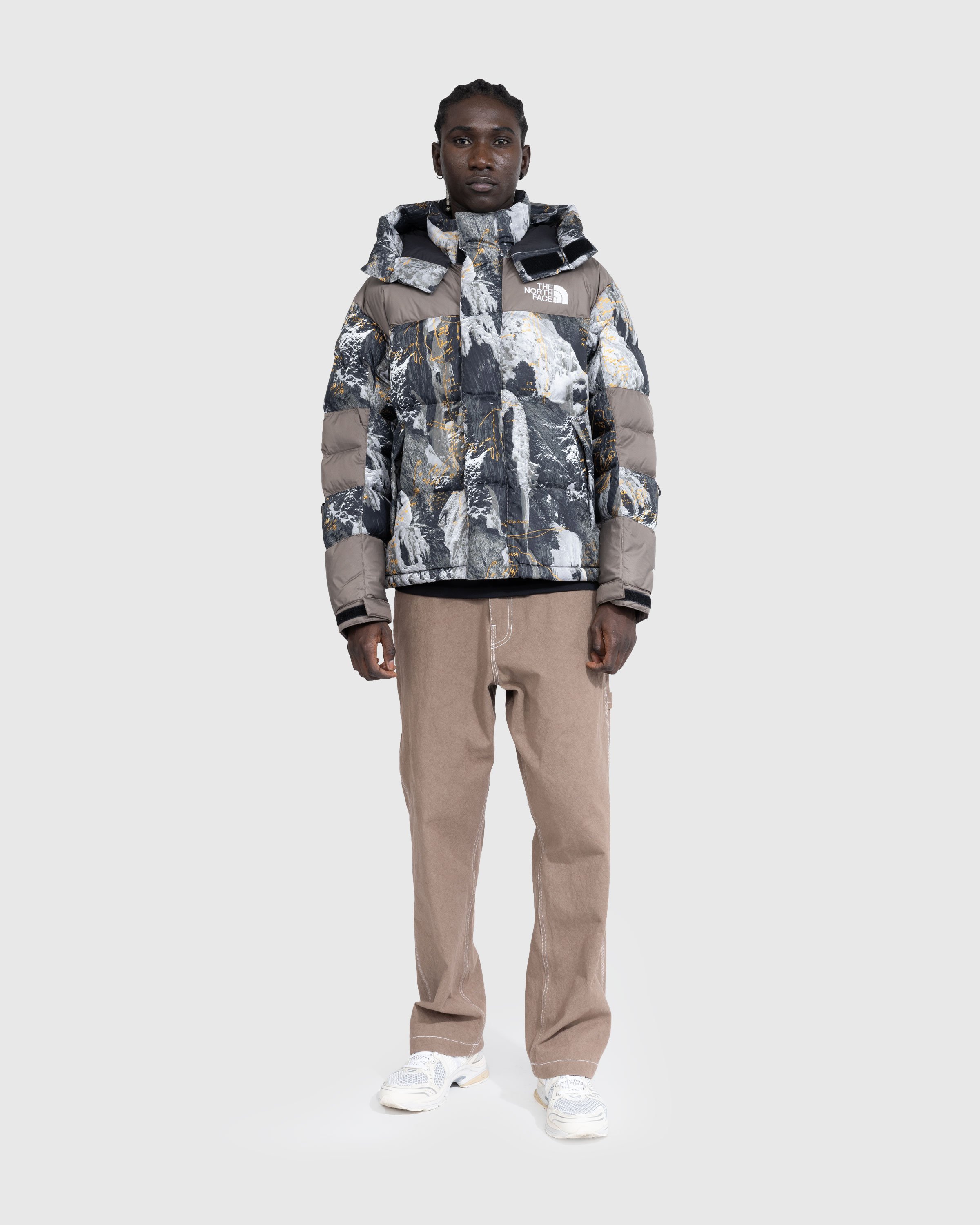 The North Face - HMLYN Baltoro Jacket Falcon Brown Conrads Notes Print - Clothing - Multi - Image 3