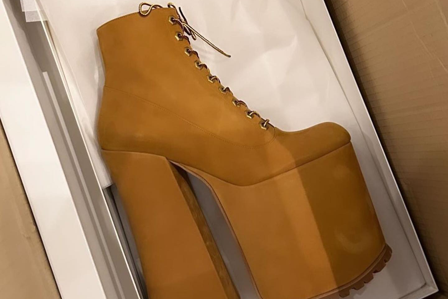marc jacobs spring 2024 kiki boots timbs