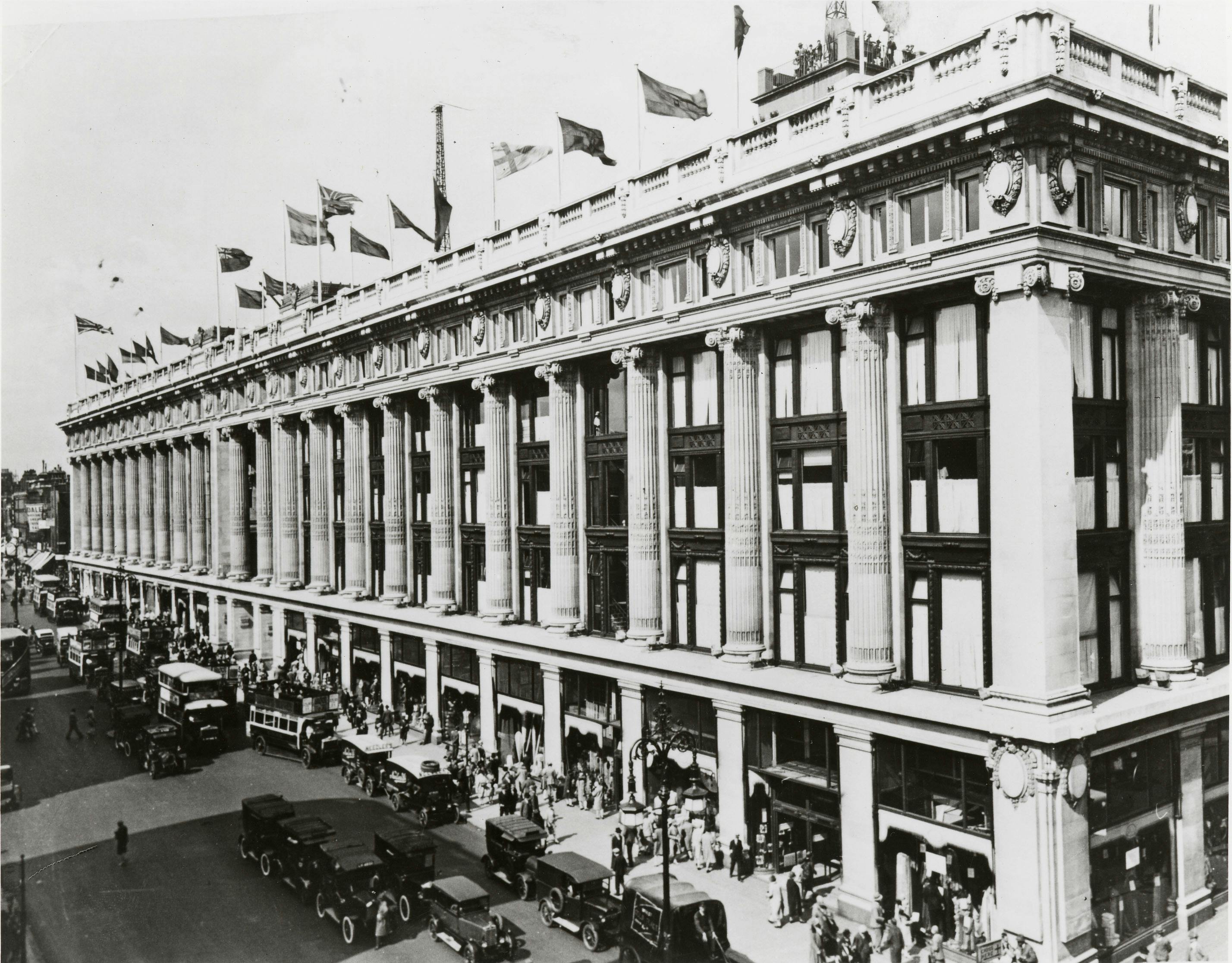 Selfridges on Oxford Street, 1927–1930.