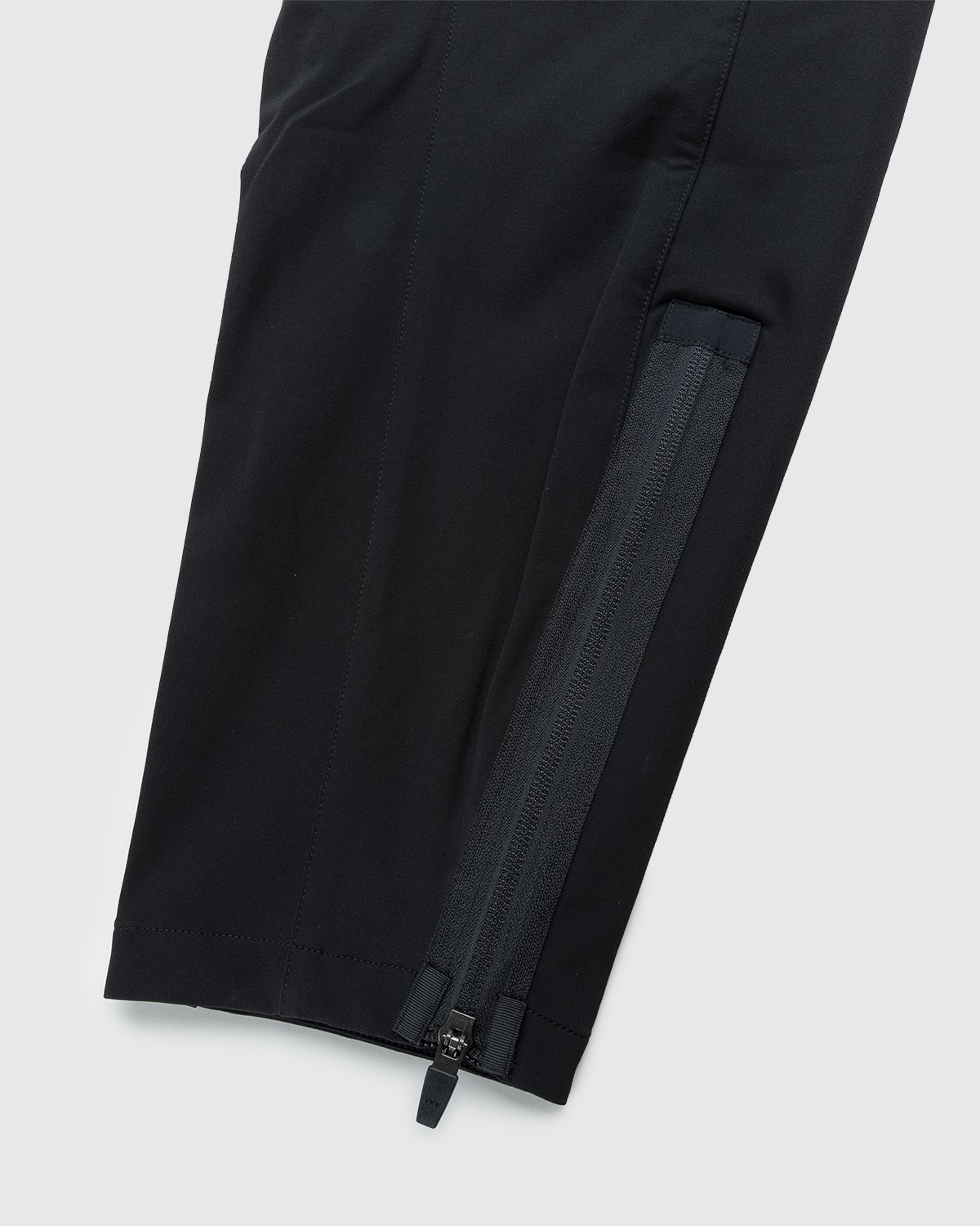 ACRONYM - P41-DS Schoeller Dryskin Articulated Cargo Trouser Black - Clothing - Black - Image 9