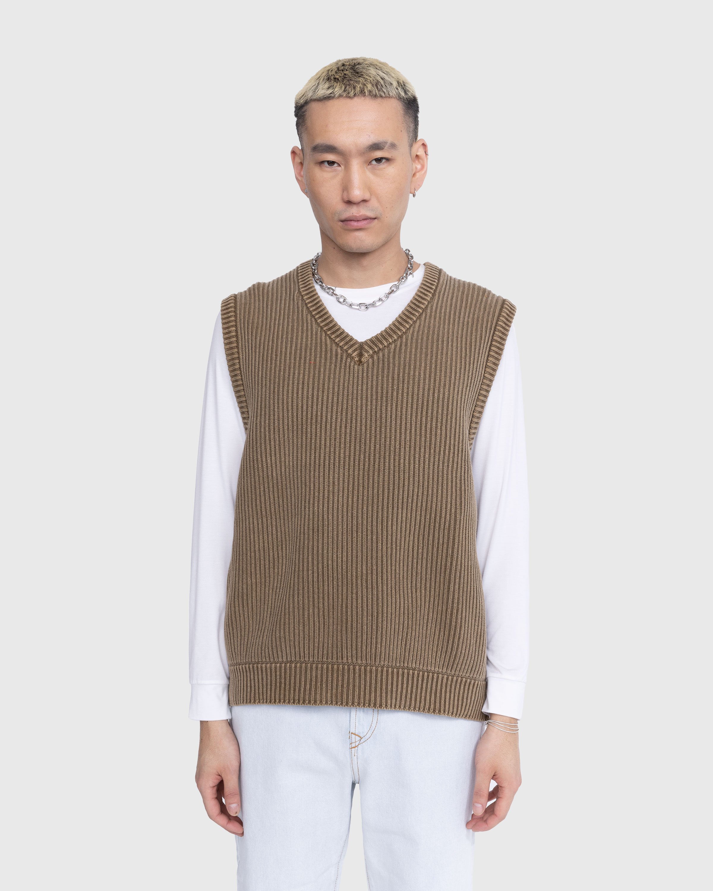 Highsnobiety - Pigment Dyed Loose Knit Sweater Vest Brown - Gilets - Brown - Image 9