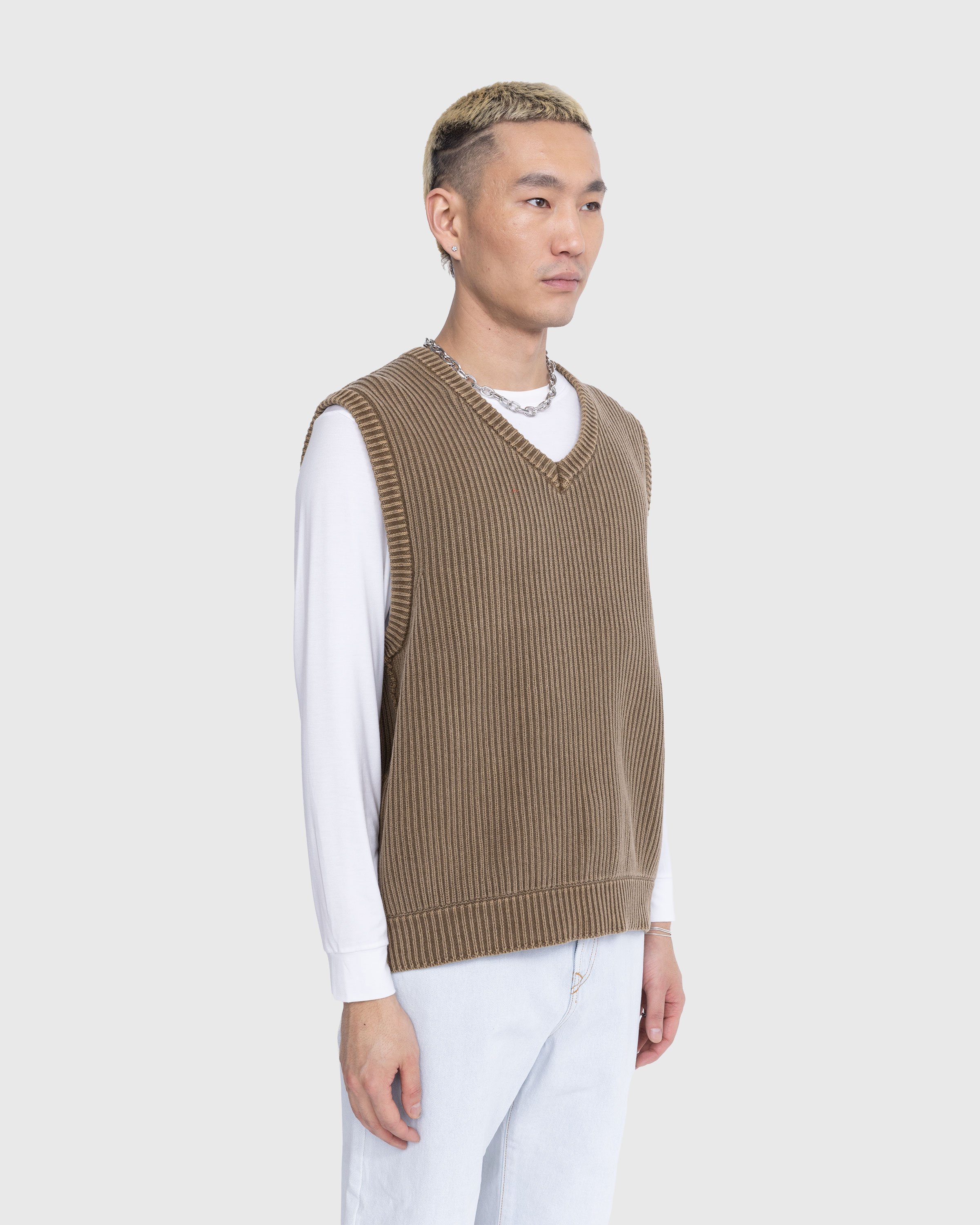 Highsnobiety - Pigment Dyed Loose Knit Sweater Vest Brown - Gilets - Brown - Image 10