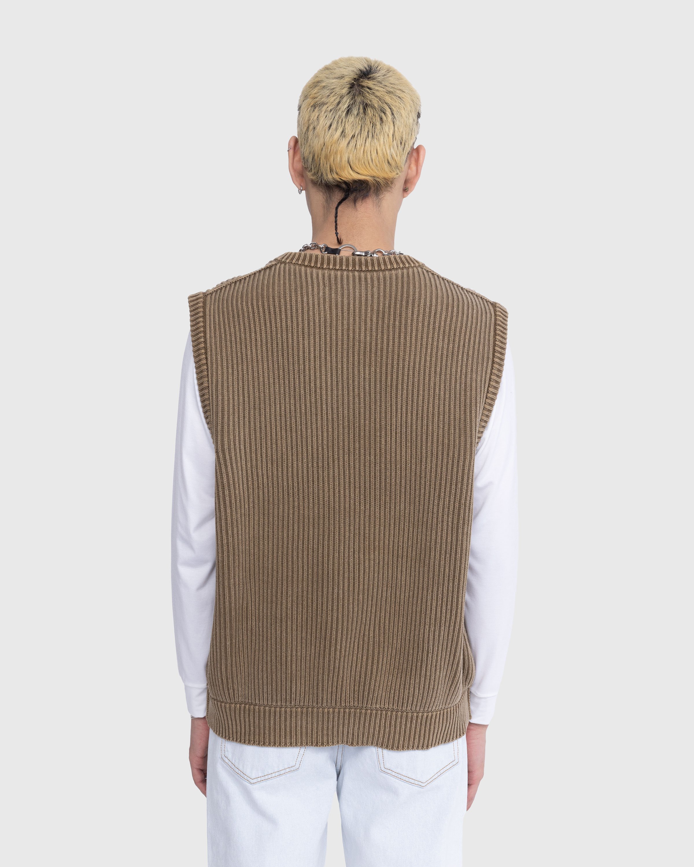 Highsnobiety - Pigment Dyed Loose Knit Sweater Vest Brown - Gilets - Brown - Image 11