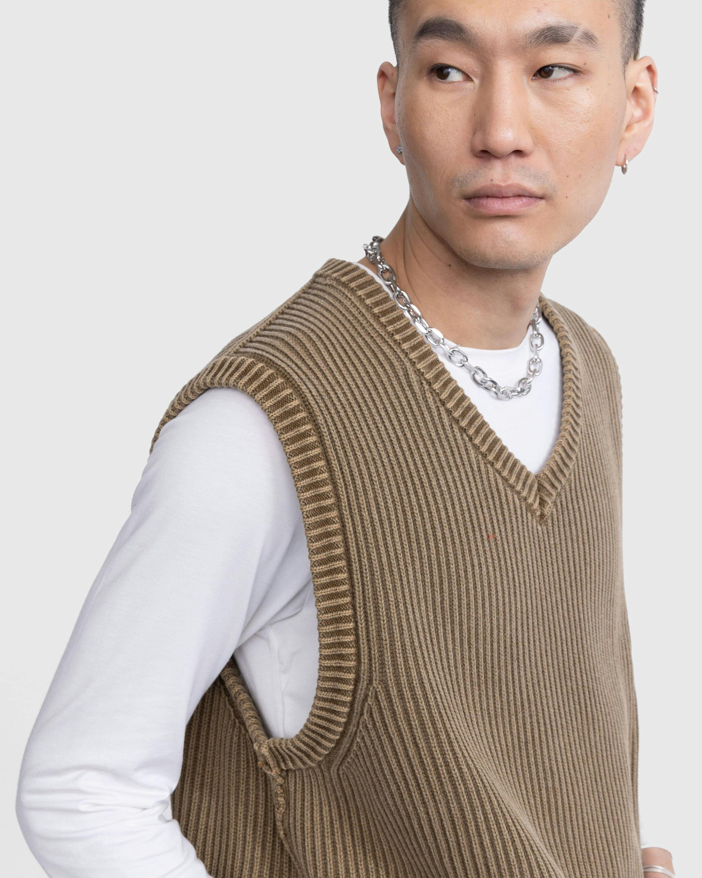 Highsnobiety - Pigment Dyed Loose Knit Sweater Vest Brown - Gilets - Brown - Image 12