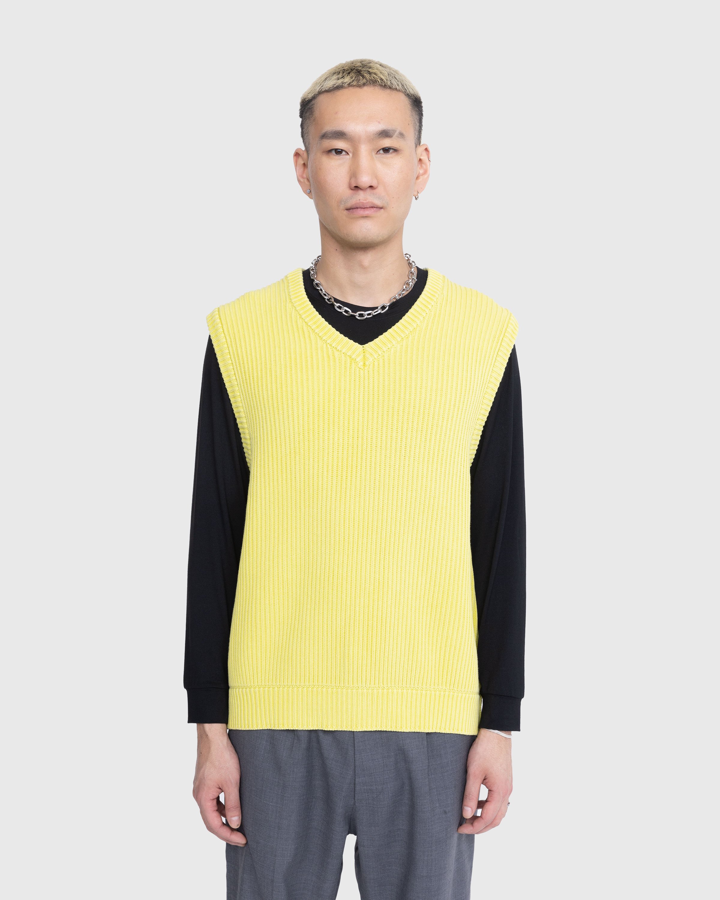Highsnobiety - Pigment Dyed Loose Knit Sweater Vest Yellow - Gilets - Yellow - Image 8