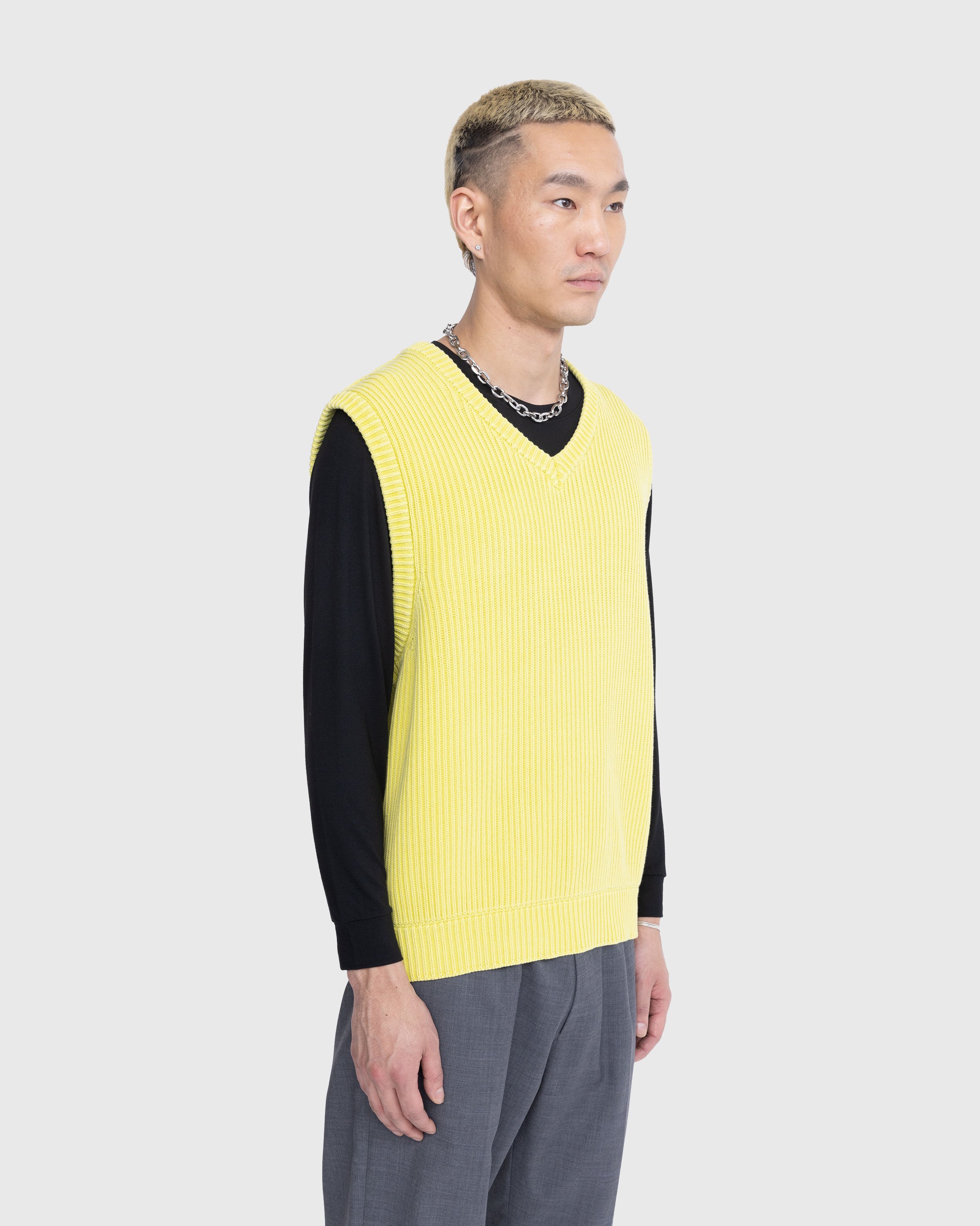 Highsnobiety - Pigment Dyed Loose Knit Sweater Vest Yellow - Gilets - Yellow - Image 9