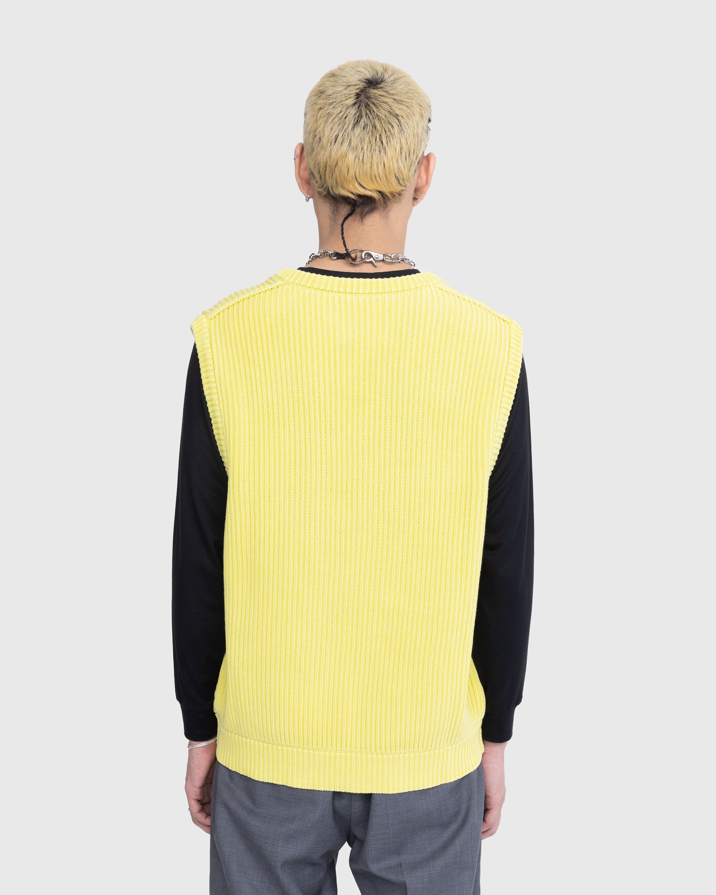 Highsnobiety - Pigment Dyed Loose Knit Sweater Vest Yellow - Gilets - Yellow - Image 10