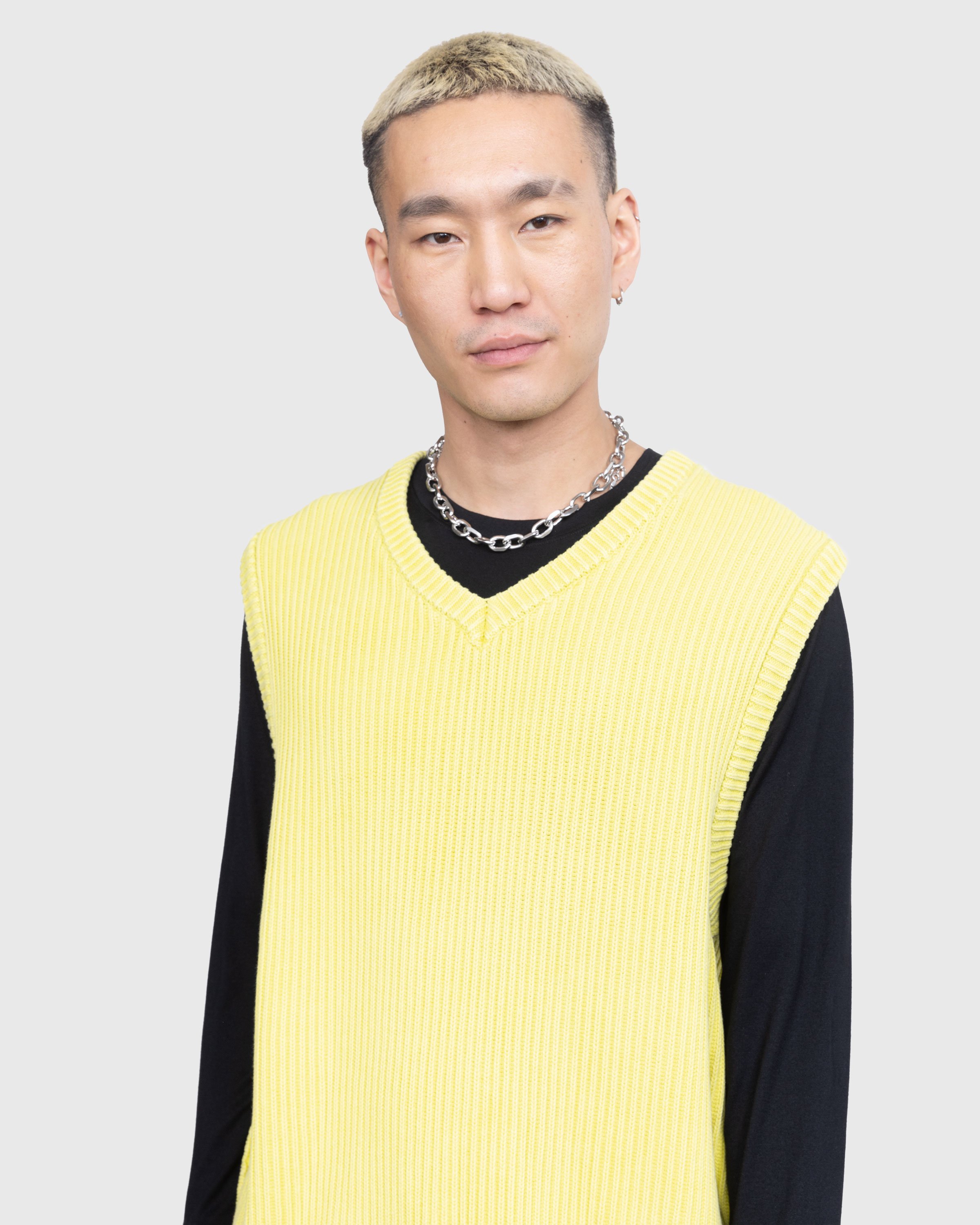 Highsnobiety - Pigment Dyed Loose Knit Sweater Vest Yellow - Gilets - Yellow - Image 11