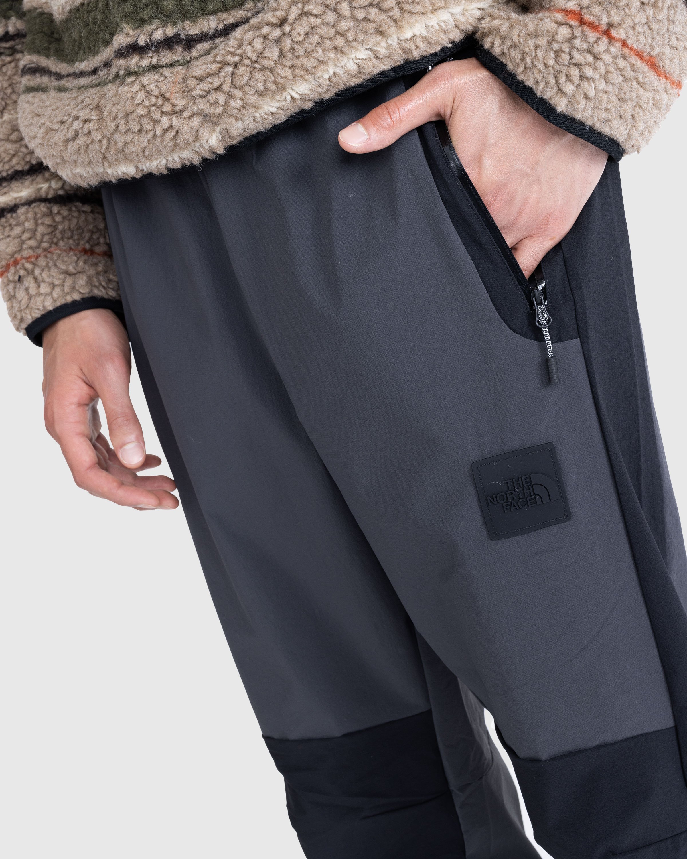The North Face - NSE Shell Suit Pant Asphalt Grey/TNF Black - Clothing - Grey - Image 4