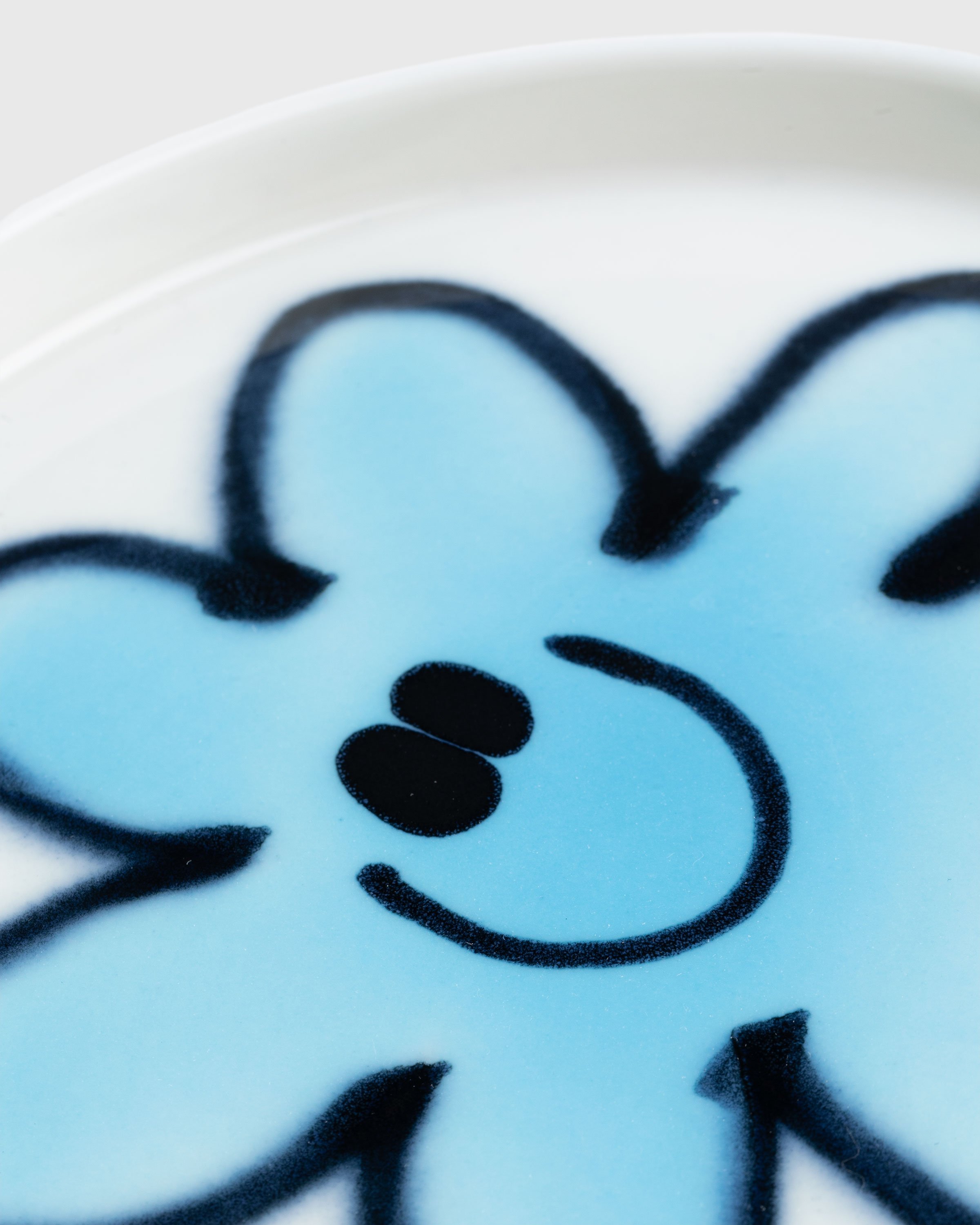 Carne Bollente x Frizbee Ceramics - Miss Daisy Plate Blue - Lifestyle - Blue - Image 2