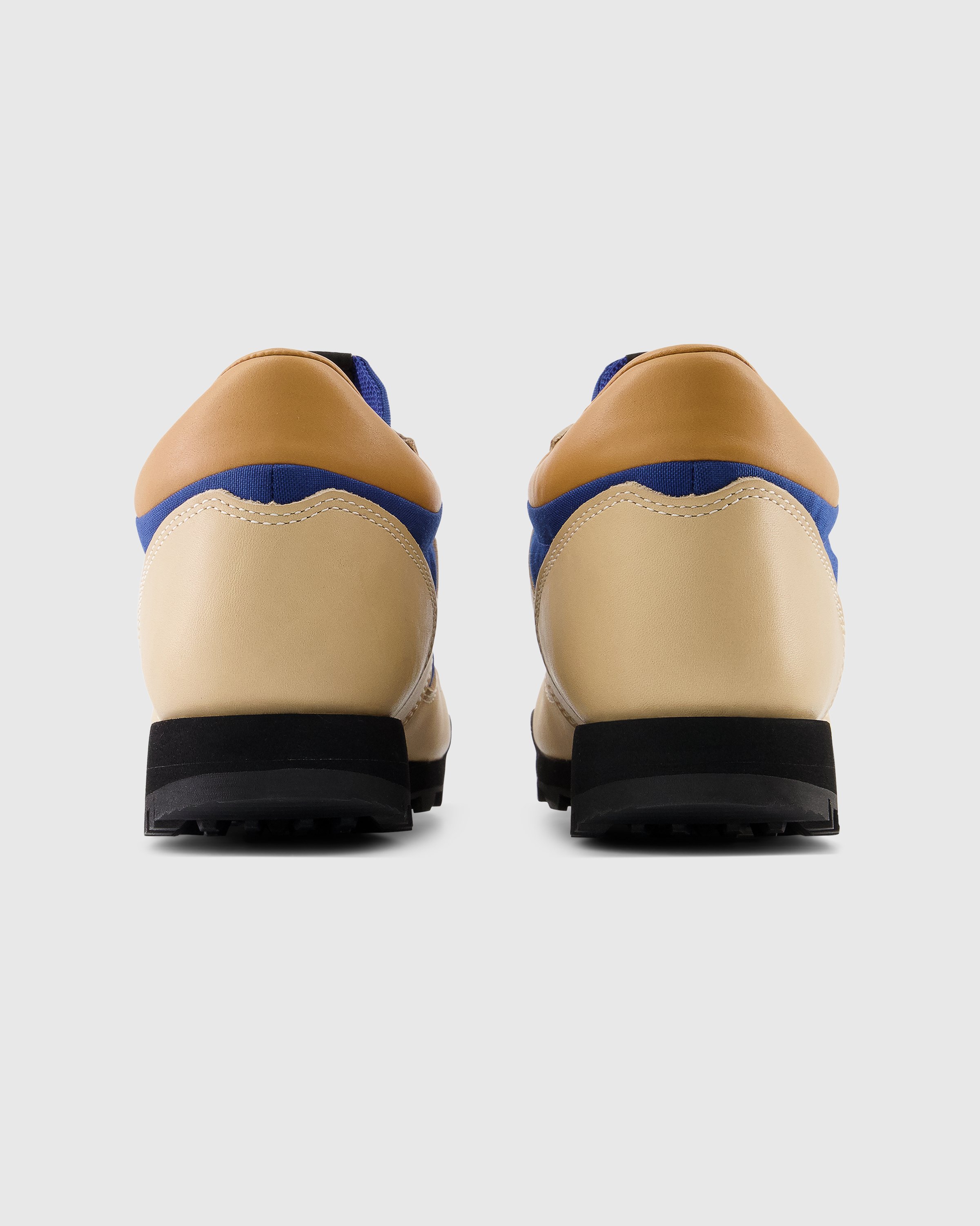 New Balance - UALGSVT Rainier Dune - Footwear - Beige - Image 5
