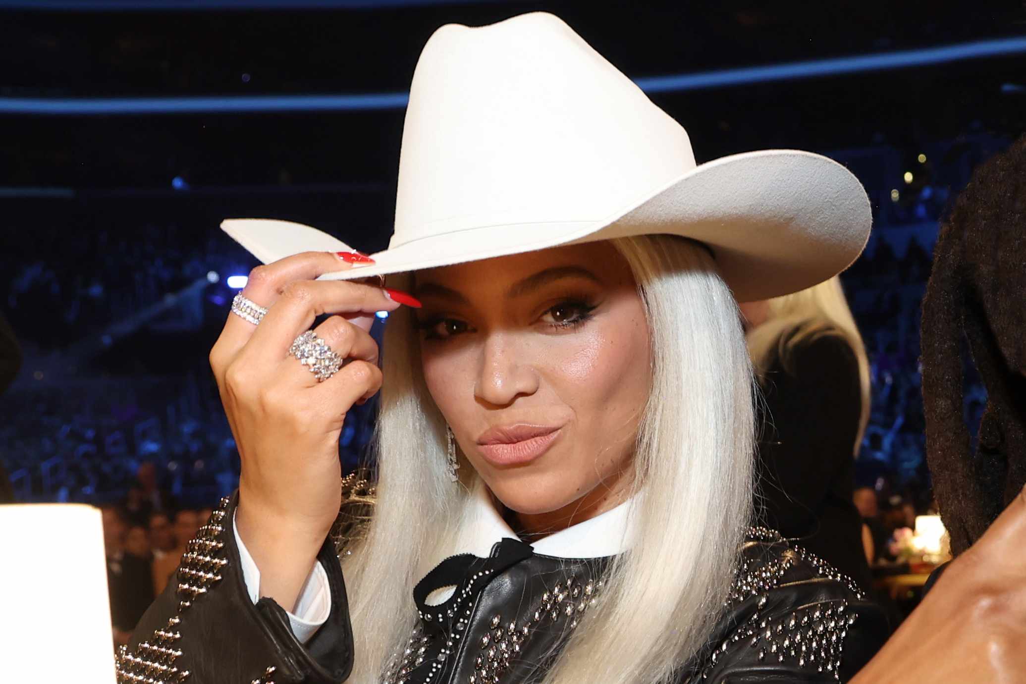 Beyonce wears a white cowboy hat at the 2024 Grammy awards