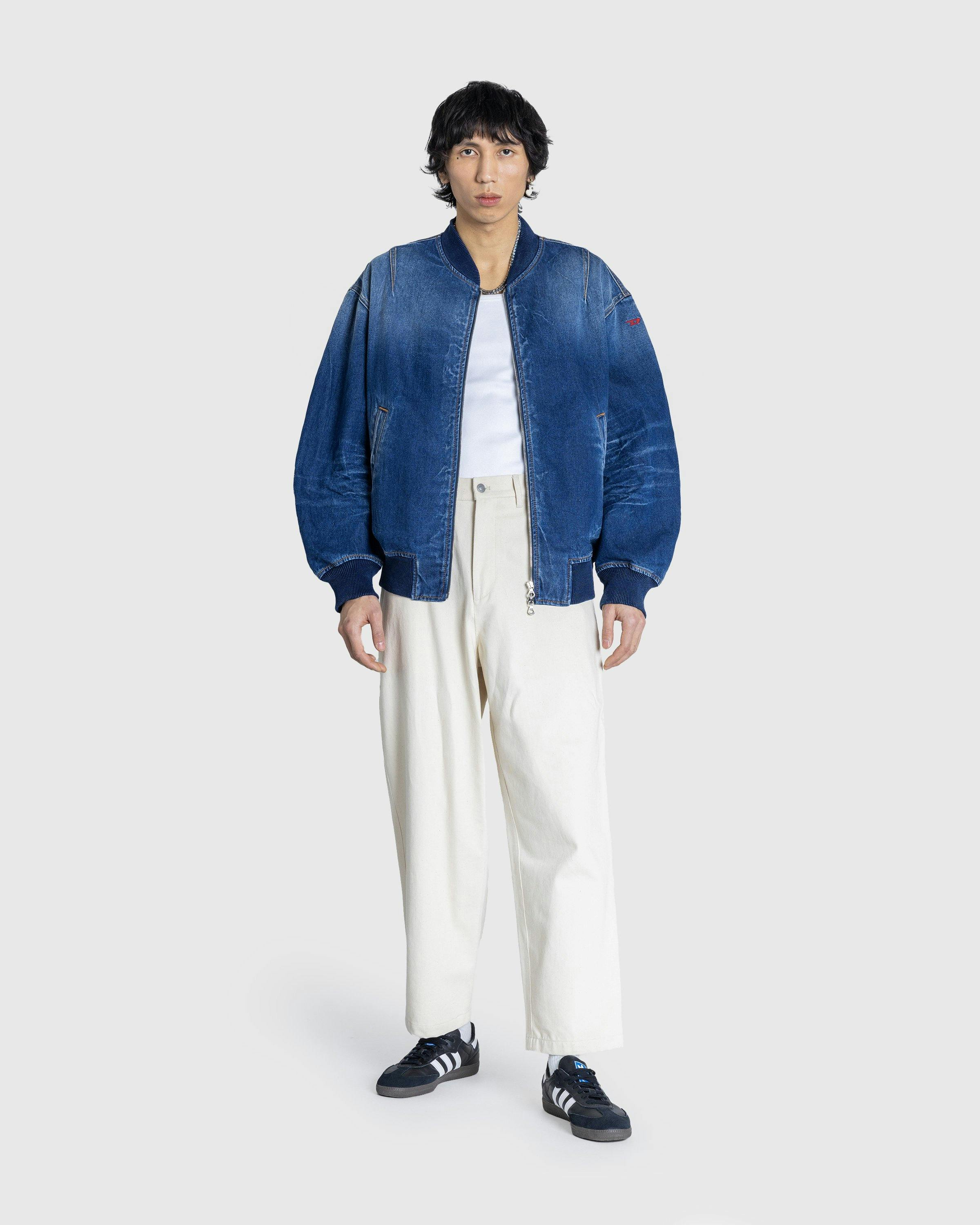 【半額】diesel 24SS D-Vinz-S ボンバージャケットM Men's Bomber jacket in dented denim | Blue | Diesel