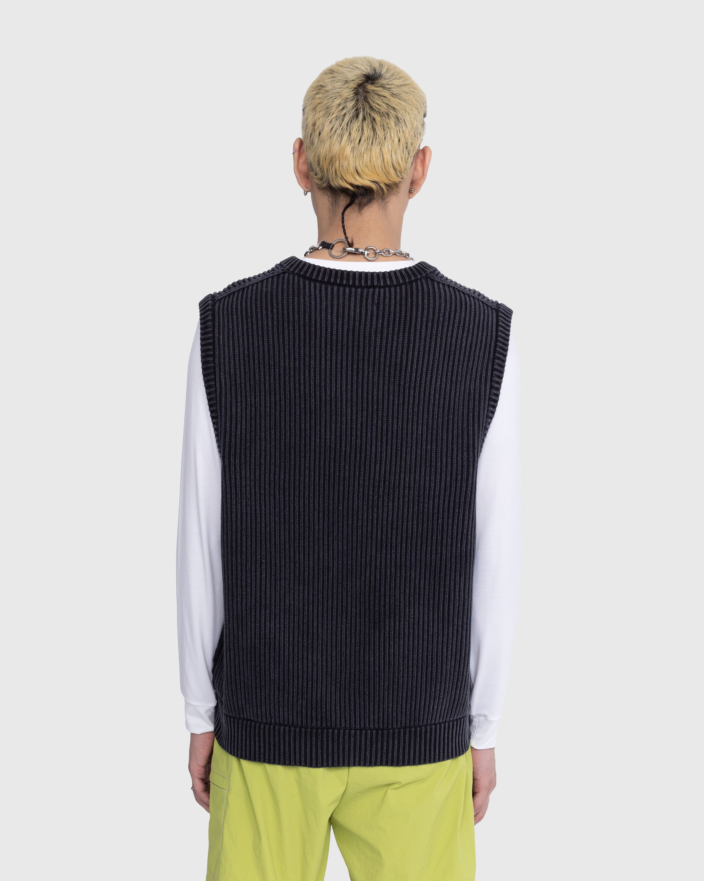Highsnobiety - Pigment Dyed Loose Knit Sweater Vest Black - Gilets - Black - Image 11