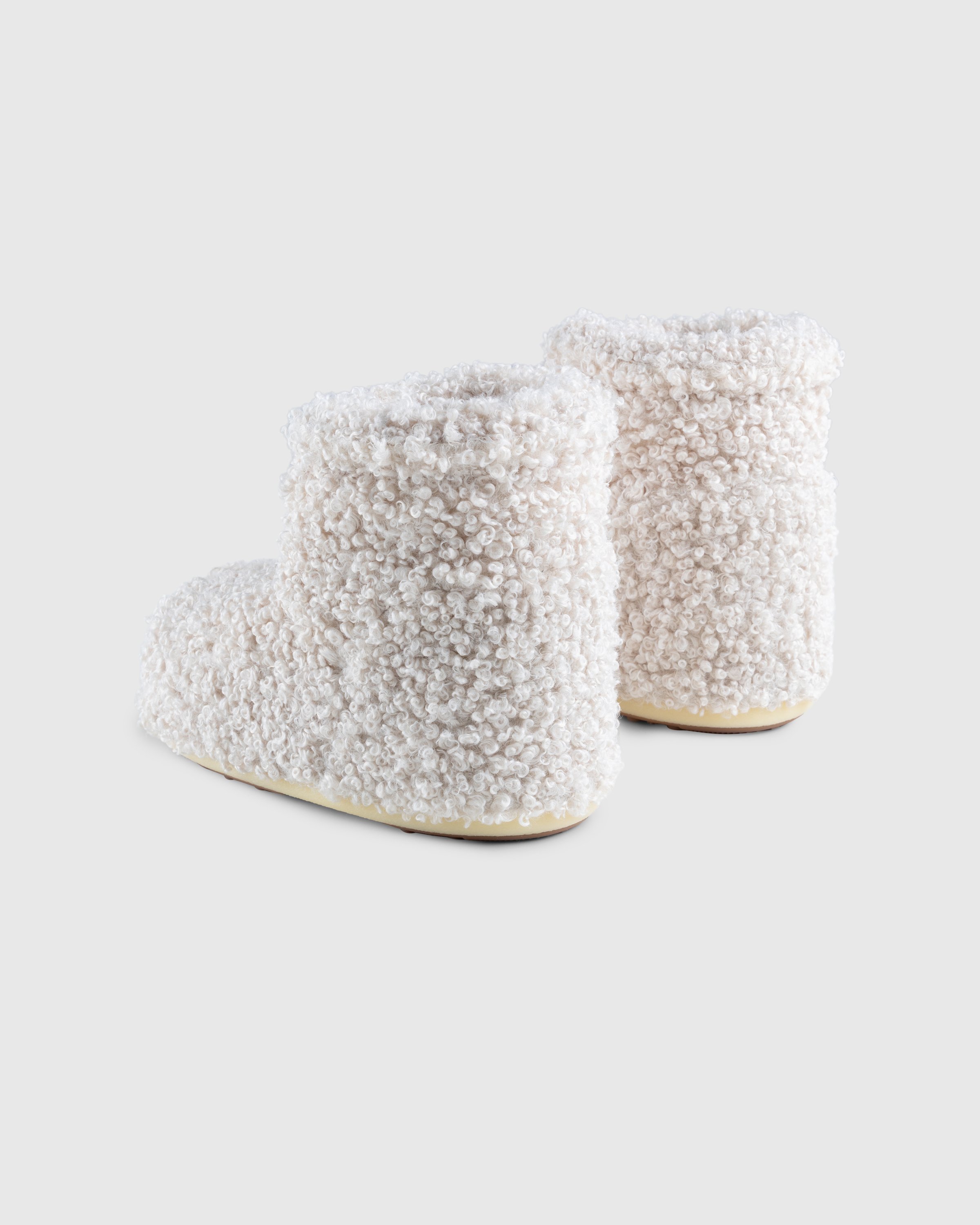 Moon Boot - MB ICON LOW FAUX CURLY White - Footwear - White - Image 4