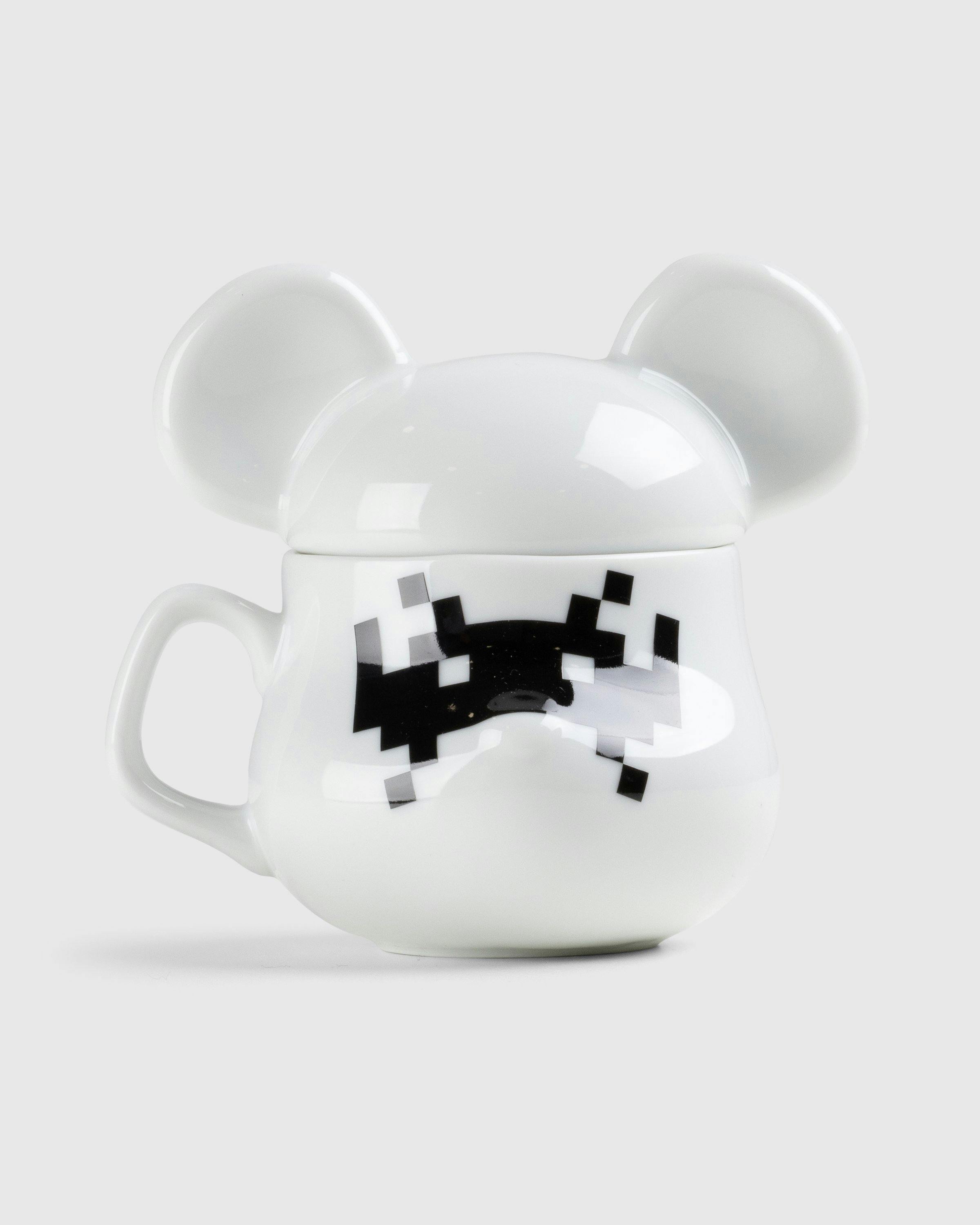 Medicom - Space Invaders Be@rmug White/Black - Lifestyle - White - Image 1