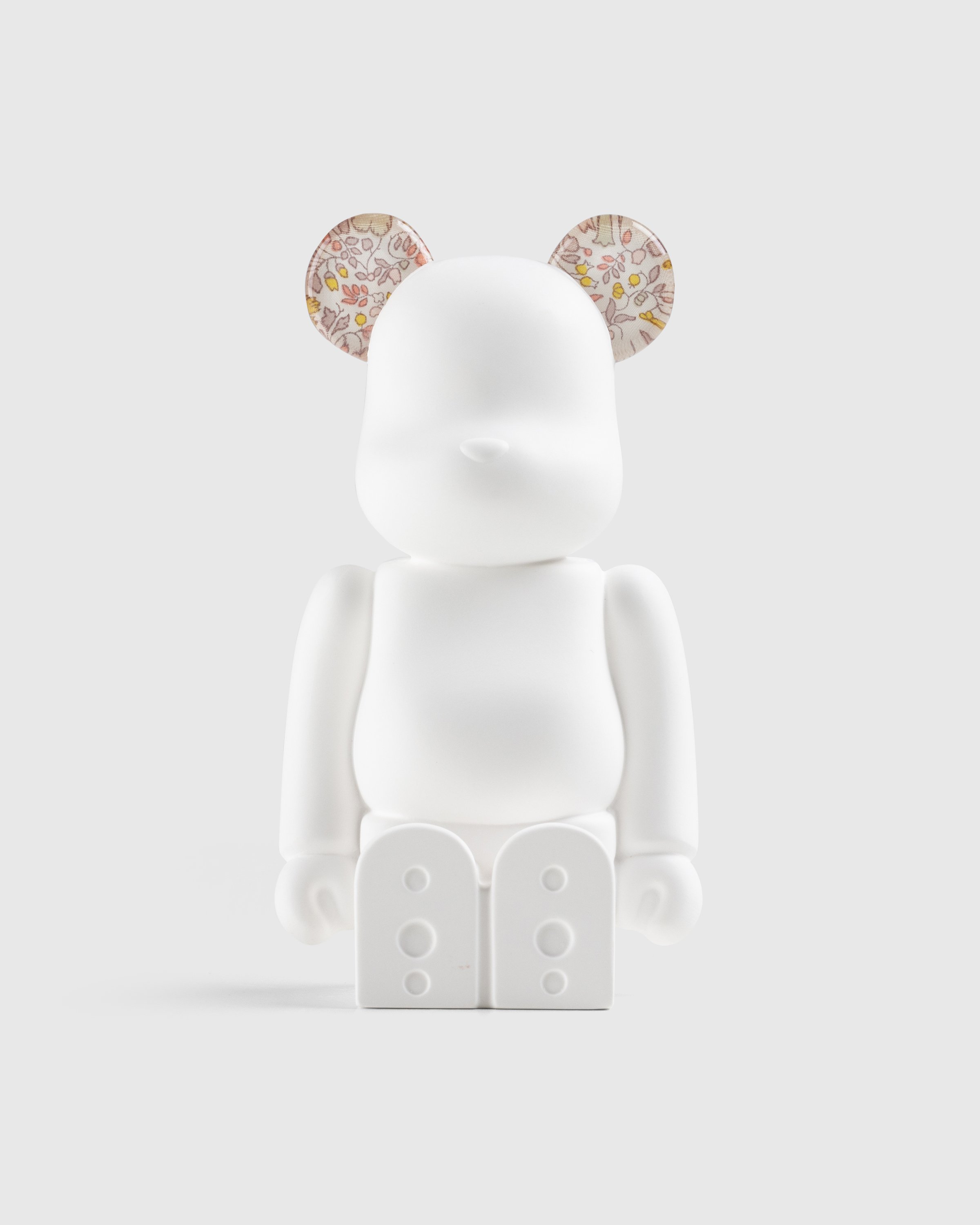 Medicom - Be@rbrick Aroma Ornament No.0 Liberty Fabrics Katie and Millie Natural - Lifestyle - Beige - Image 1