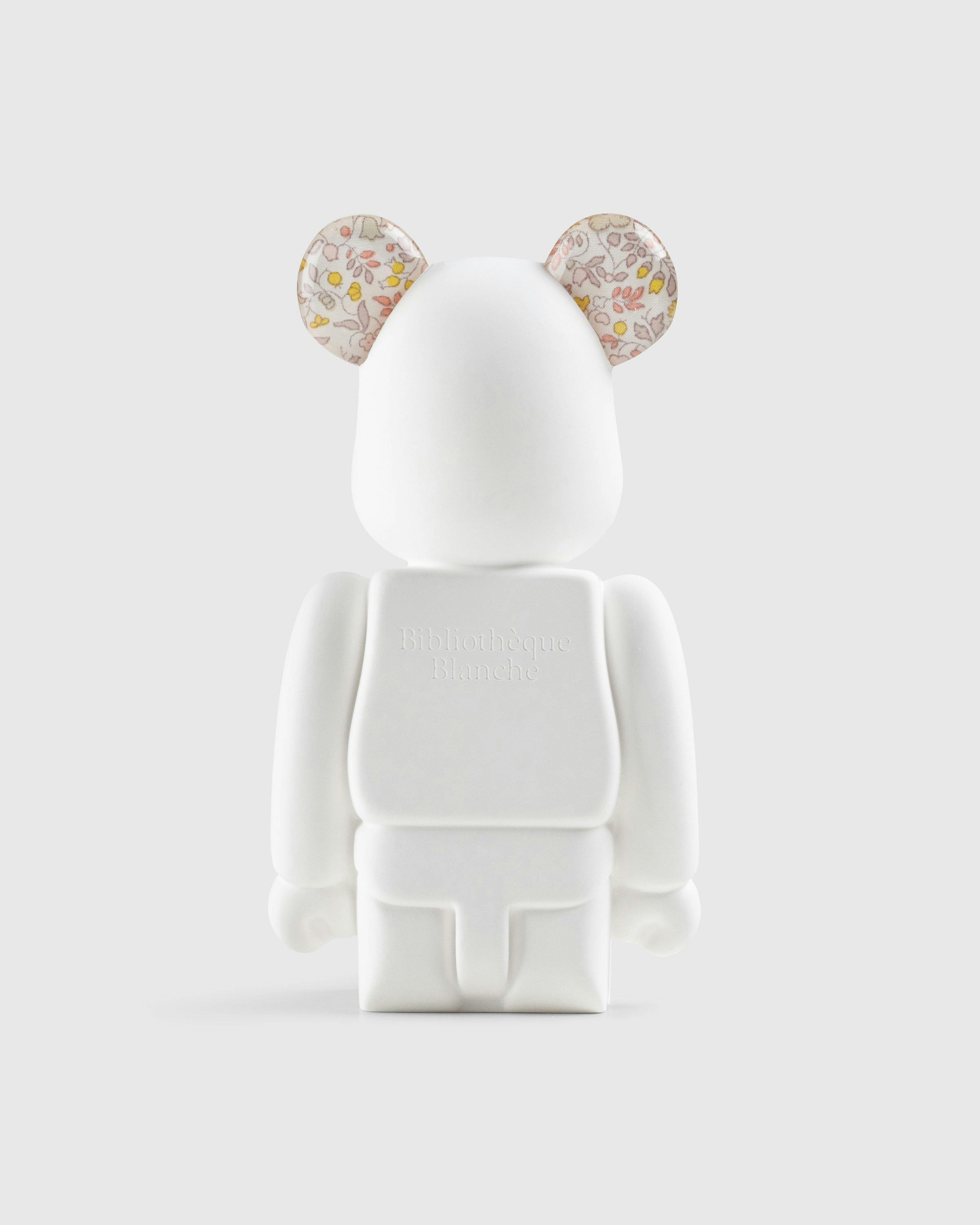 Medicom - Be@rbrick Aroma Ornament No.0 Liberty Fabrics Katie and Millie Natural - Lifestyle - Beige - Image 2