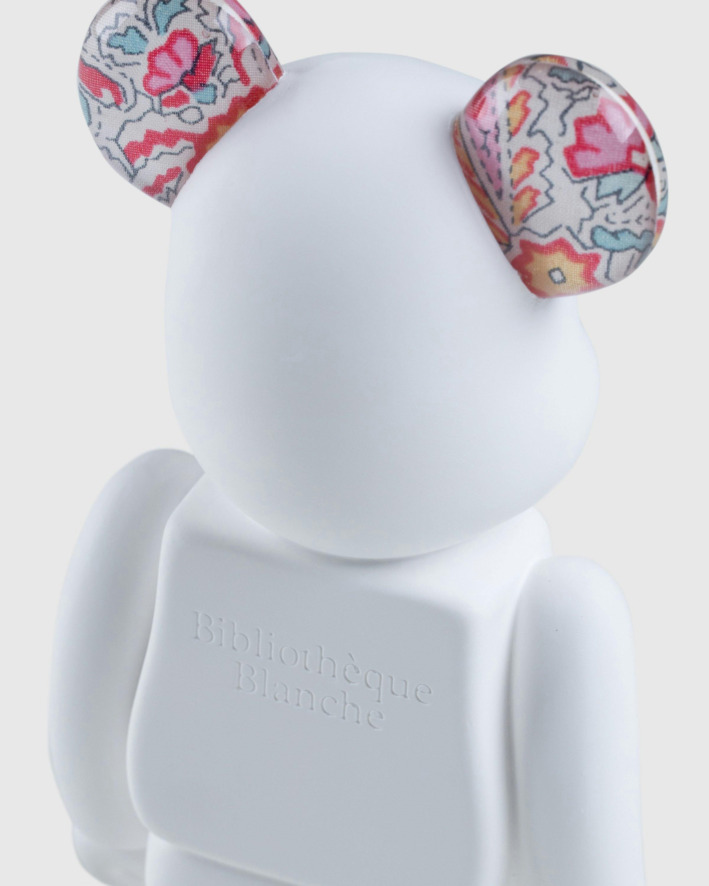 Medicom - Be@rbrick Aroma Ornament No.0 Liberty Fabrics Abbey Road Pink - Lifestyle - Pink - Image 4