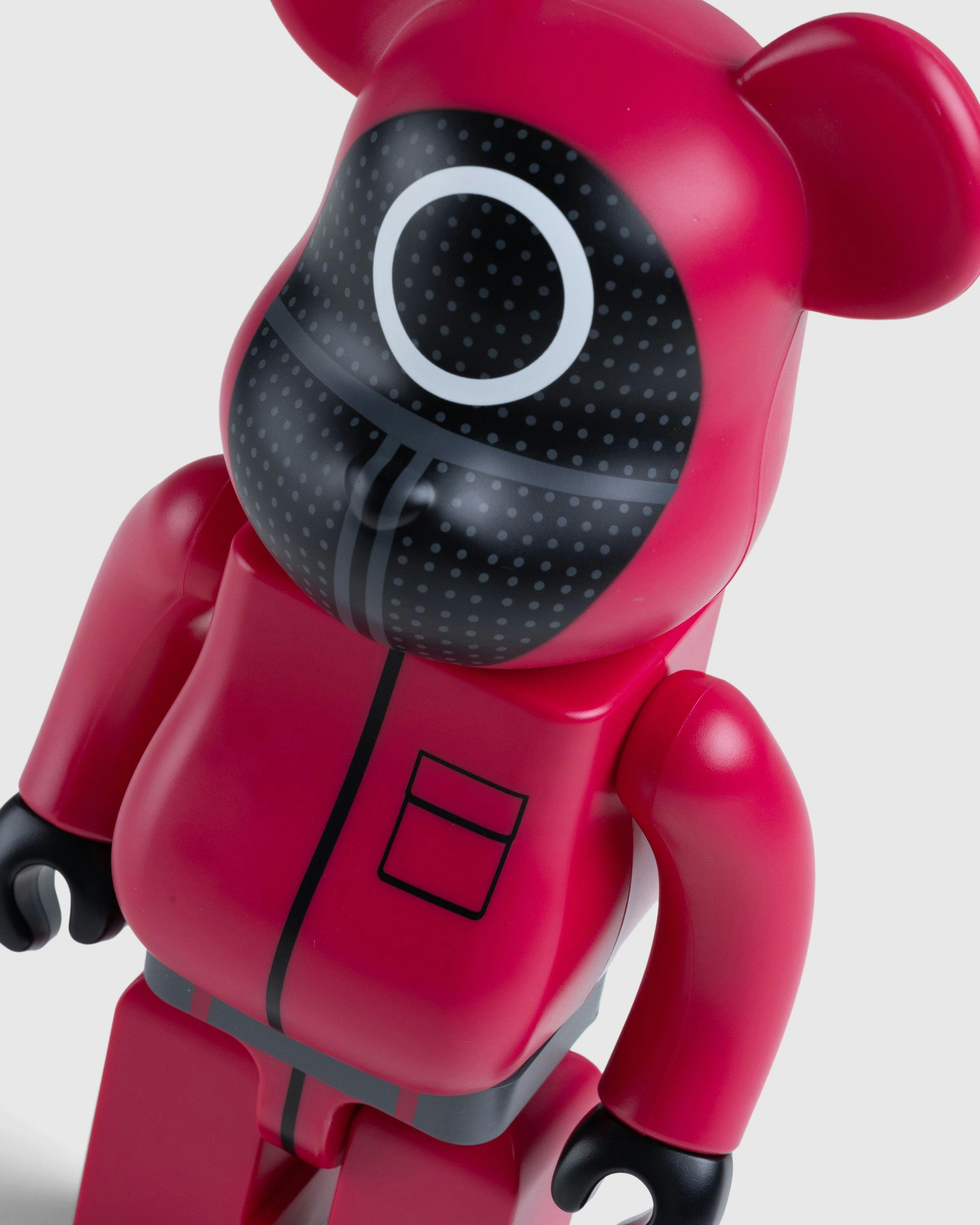 Medicom - Be@rbrick Squid Game Guard ○ 100% & 400% Set Multi - Lifestyle - Multi - Image 4