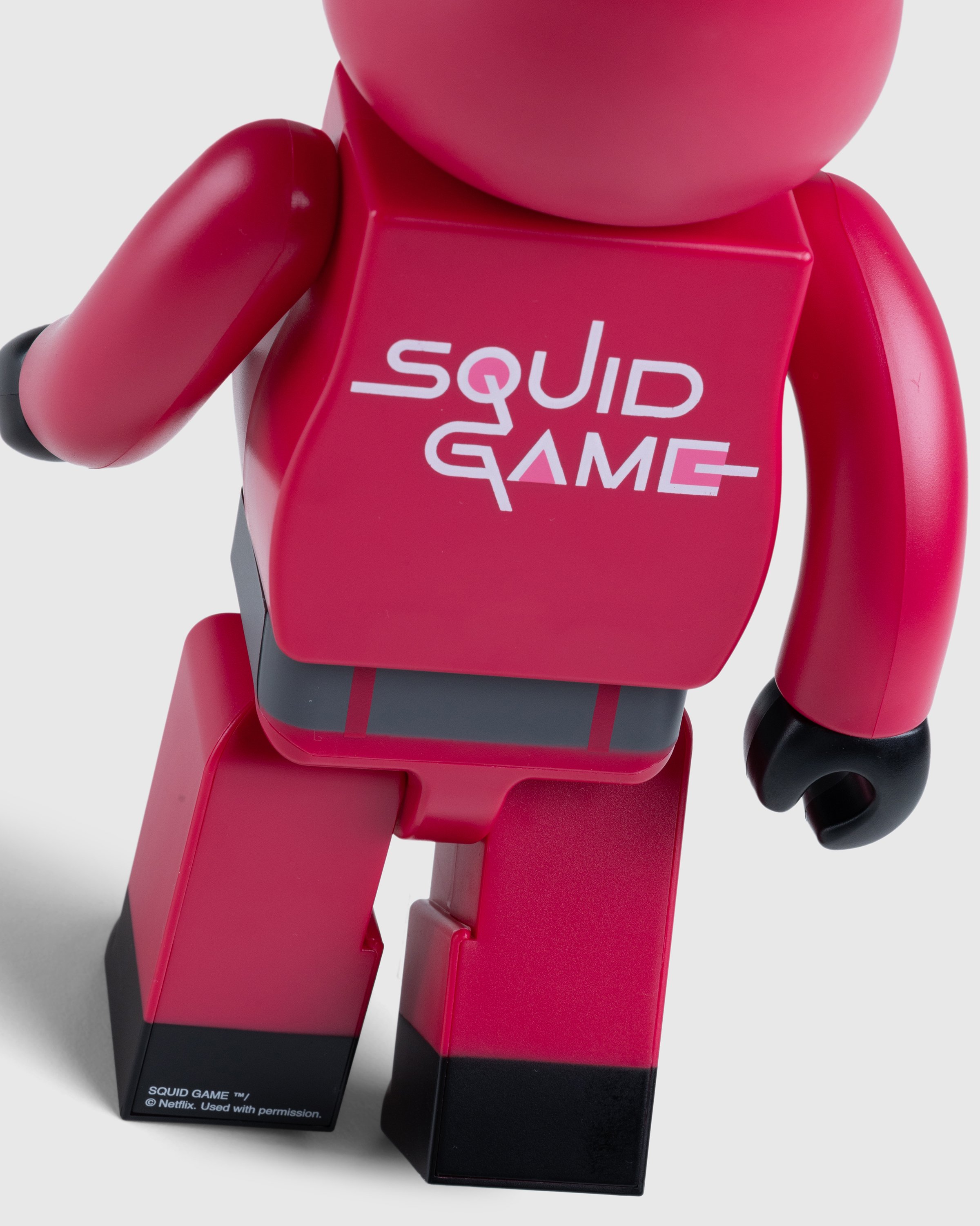 Medicom - Be@rbrick Squid Game Guard ○ 100% & 400% Set Multi - Lifestyle - Multi - Image 5