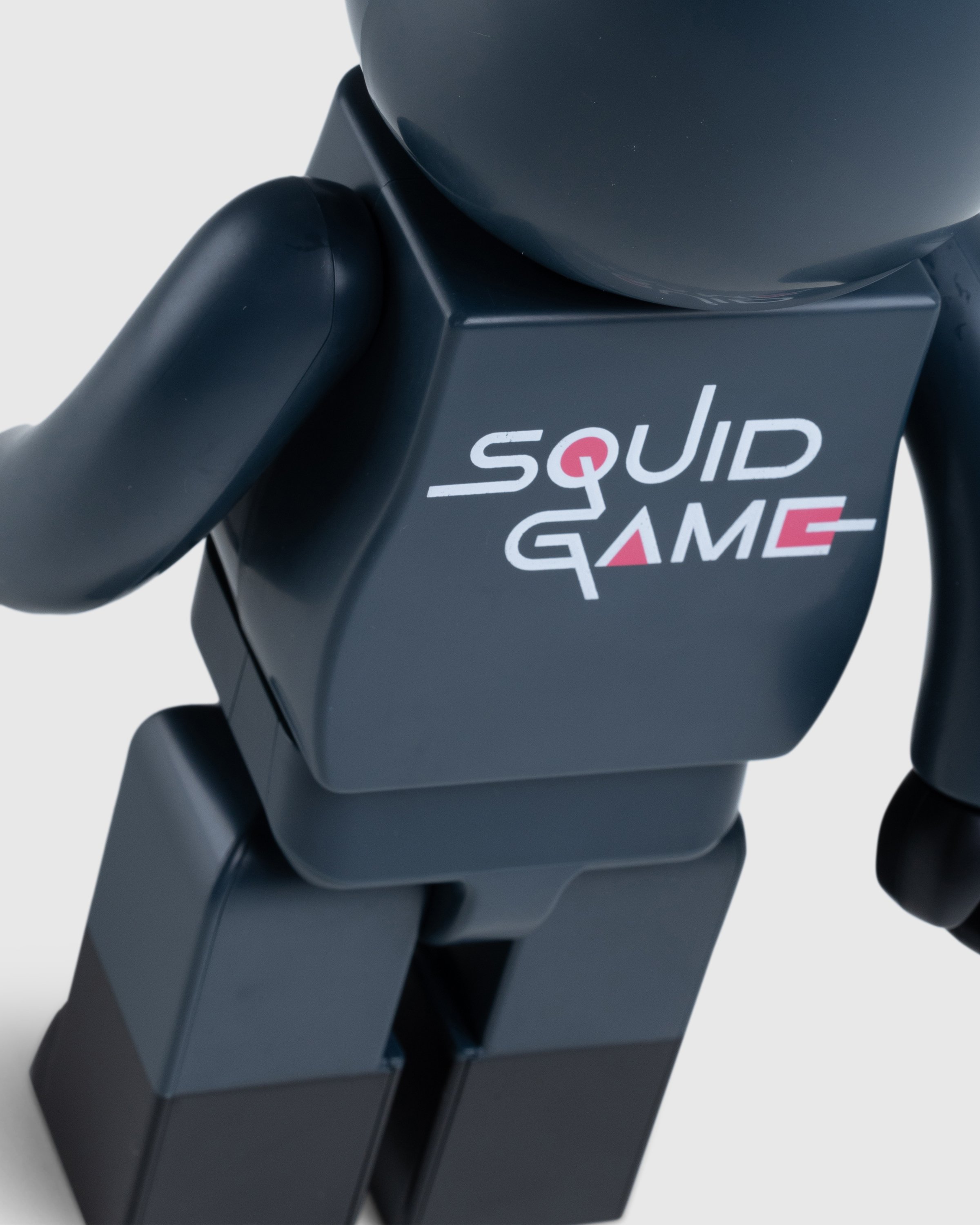Medicom - Be@rbrick Squid Game Frontman 100% & 400% Set Multi - Lifestyle - Multi - Image 5