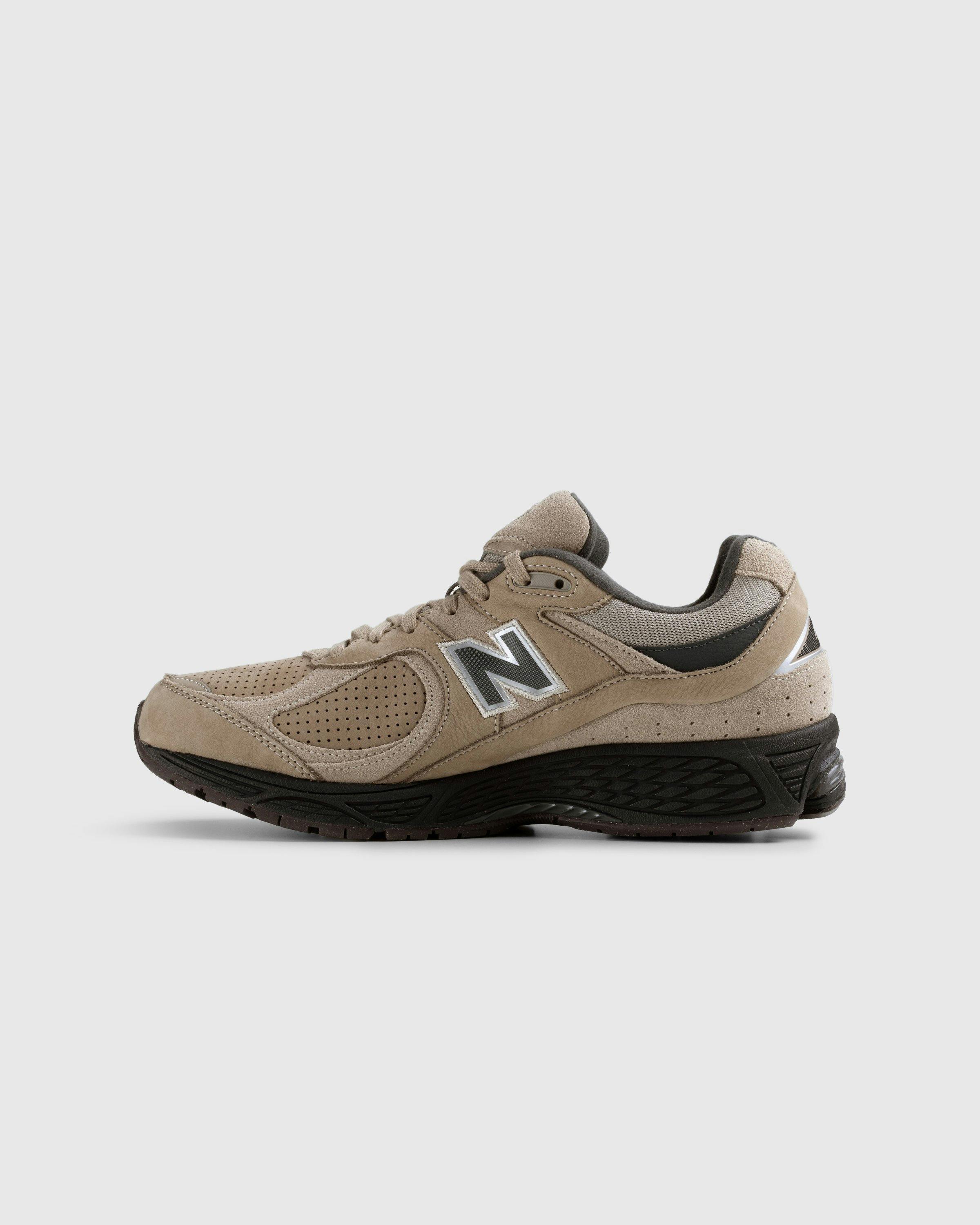 New Balance - M 2002 REG Driftwood - Footwear - Brown - Image 2