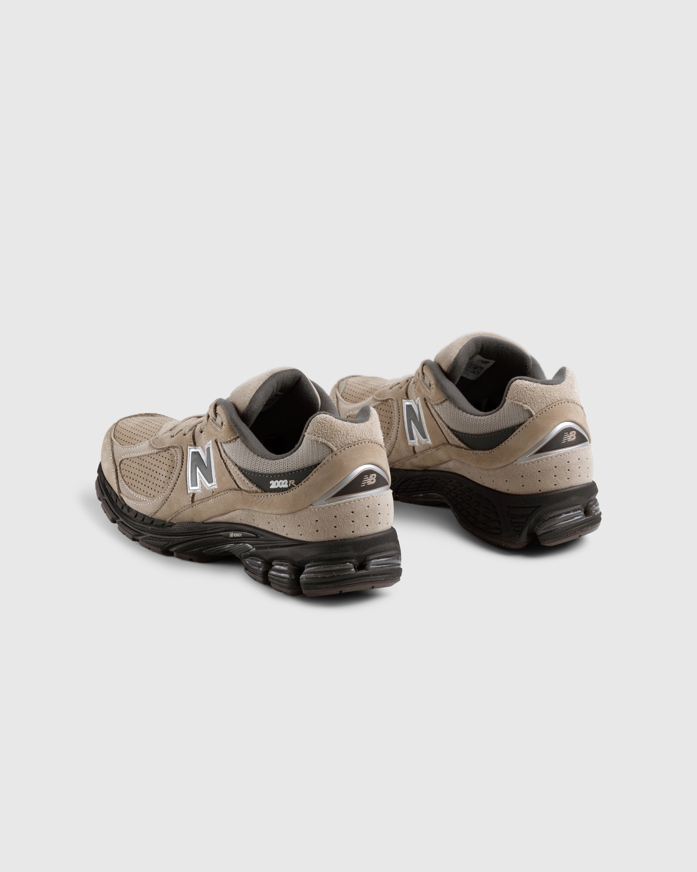 New Balance - M 2002 REG Driftwood - Footwear - Brown - Image 4