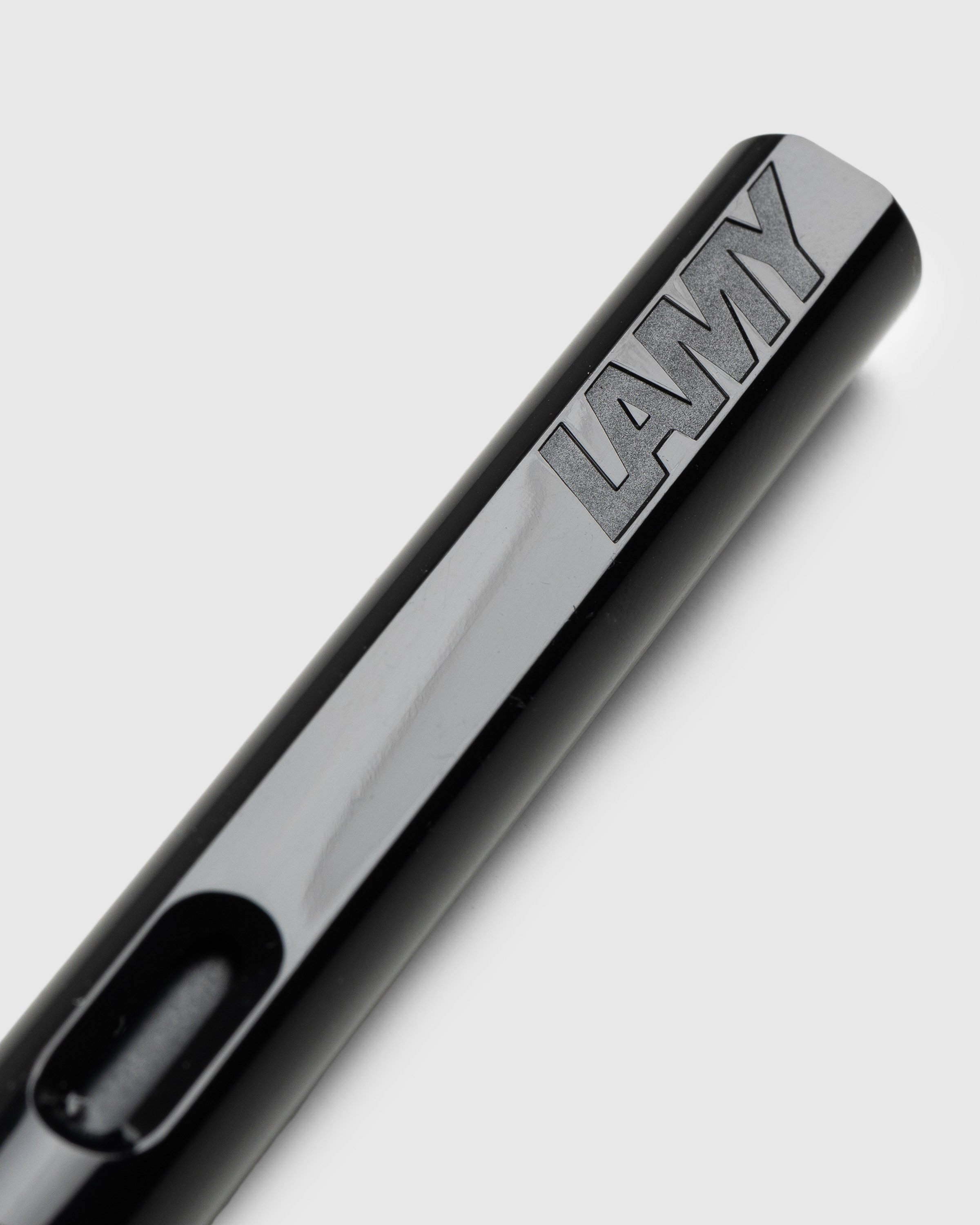 LAMY x Highsnobiety - Fountain Pen Black - Lifestyle - Black - Image 2