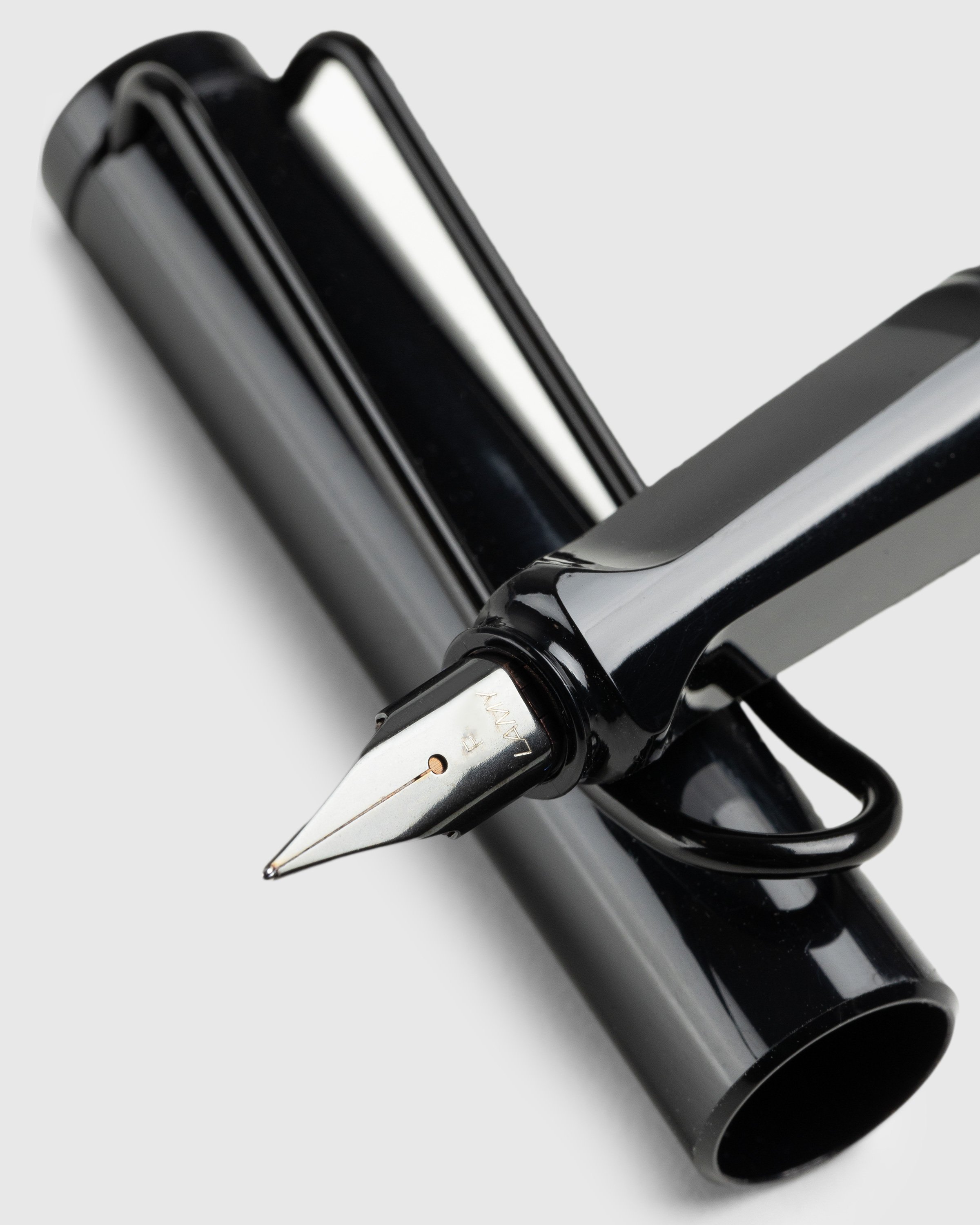 LAMY x Highsnobiety - Fountain Pen Black - Lifestyle - Black - Image 4