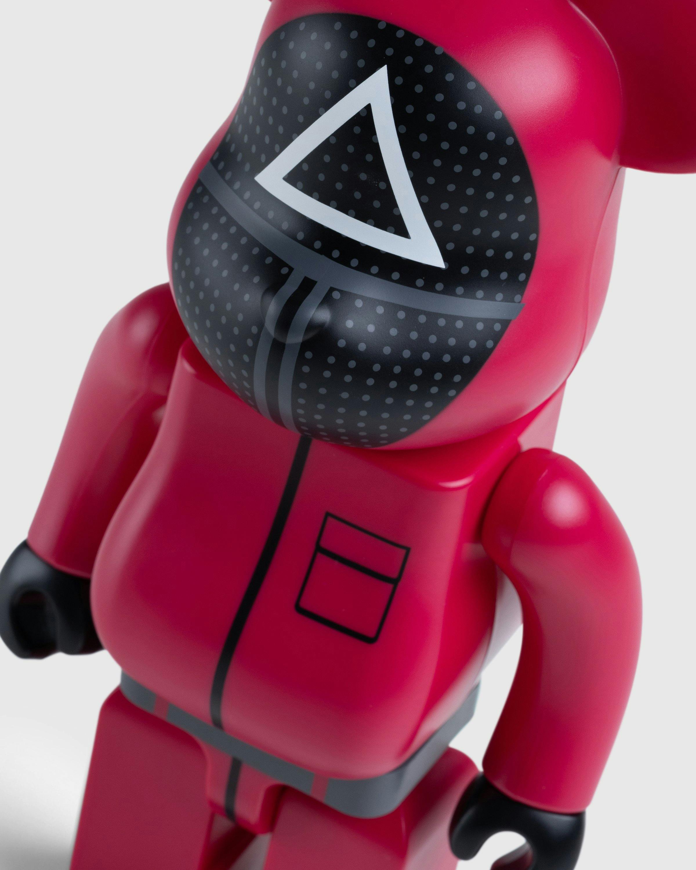 Medicom - Be@rbrick Squid Game Guard △ 100% & 400% Set Multi - Lifestyle - Multi - Image 4