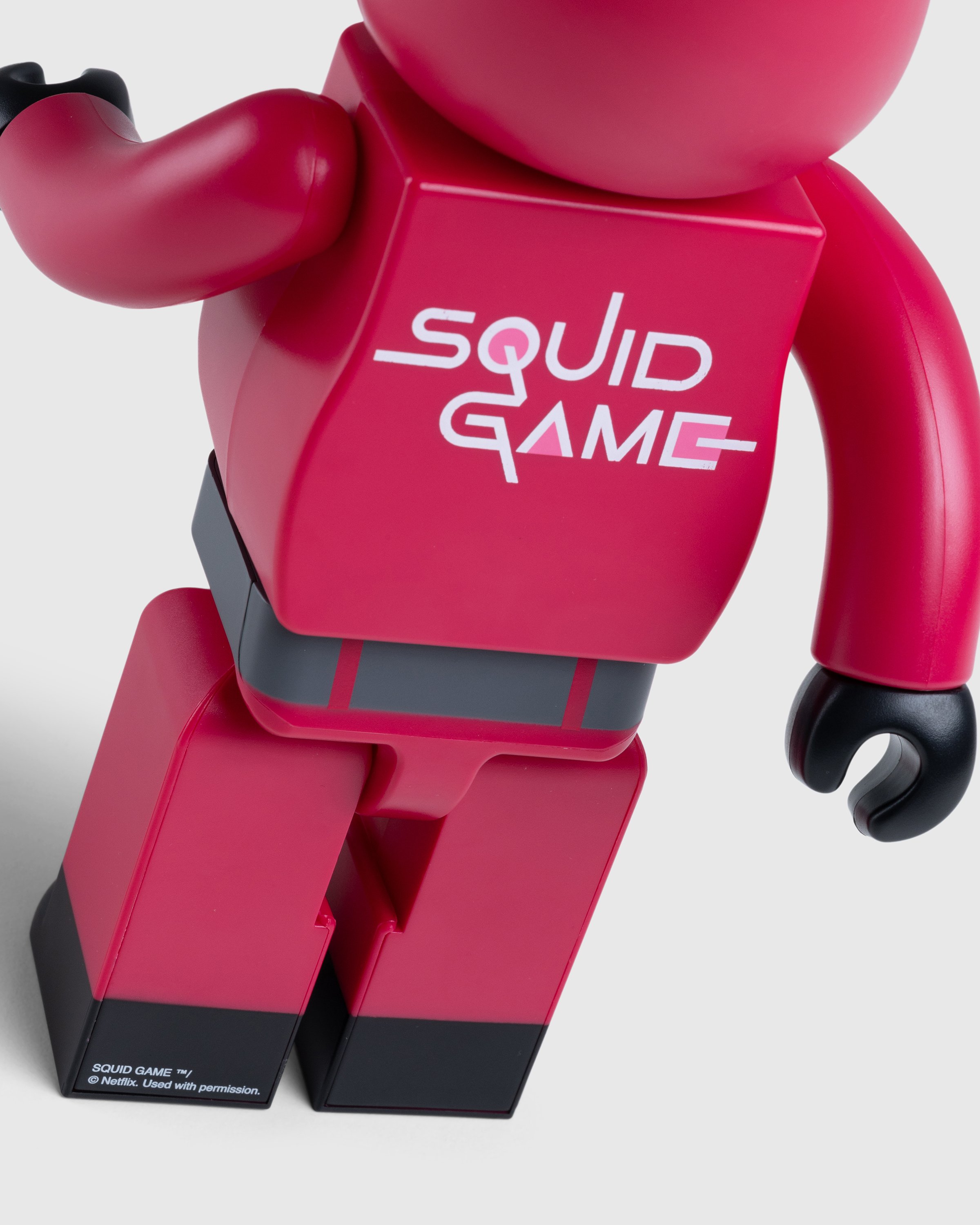 Medicom - Be@rbrick Squid Game Guard △ 100% & 400% Set Multi - Lifestyle - Multi - Image 5