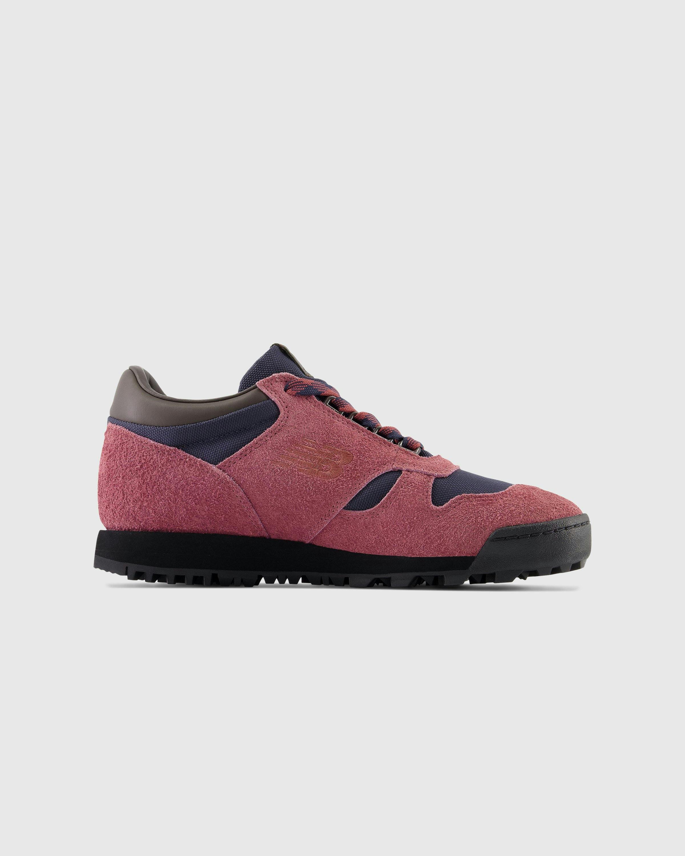 New Balance - UALGSPB Rainier Washed Burgundy - Footwear - Red - Image 1