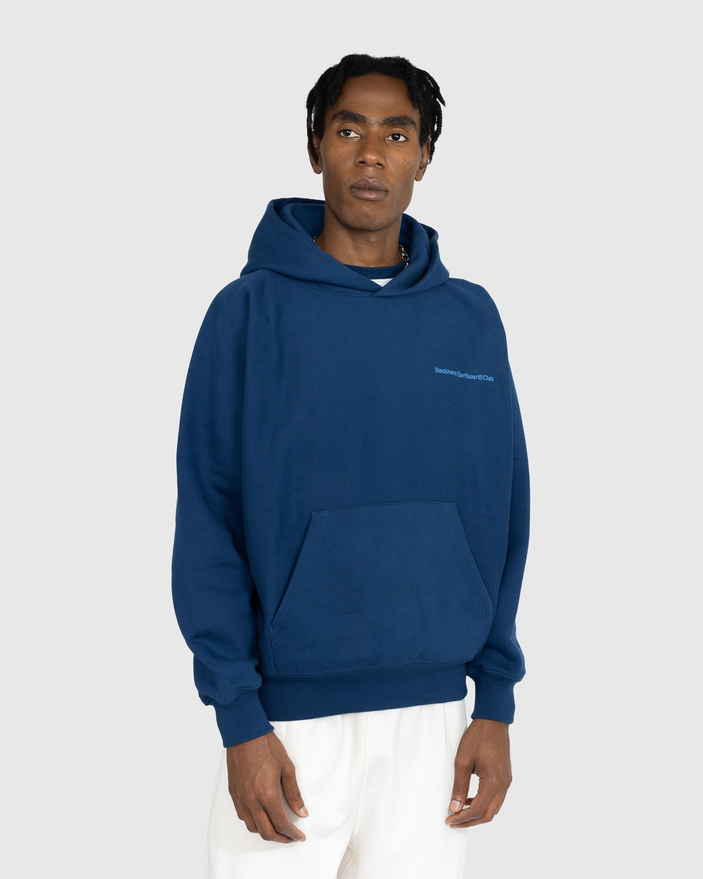 Stockholm Surfboard Club - Jes Hoodie Midnight Blue - Clothing - Blue - Image 2