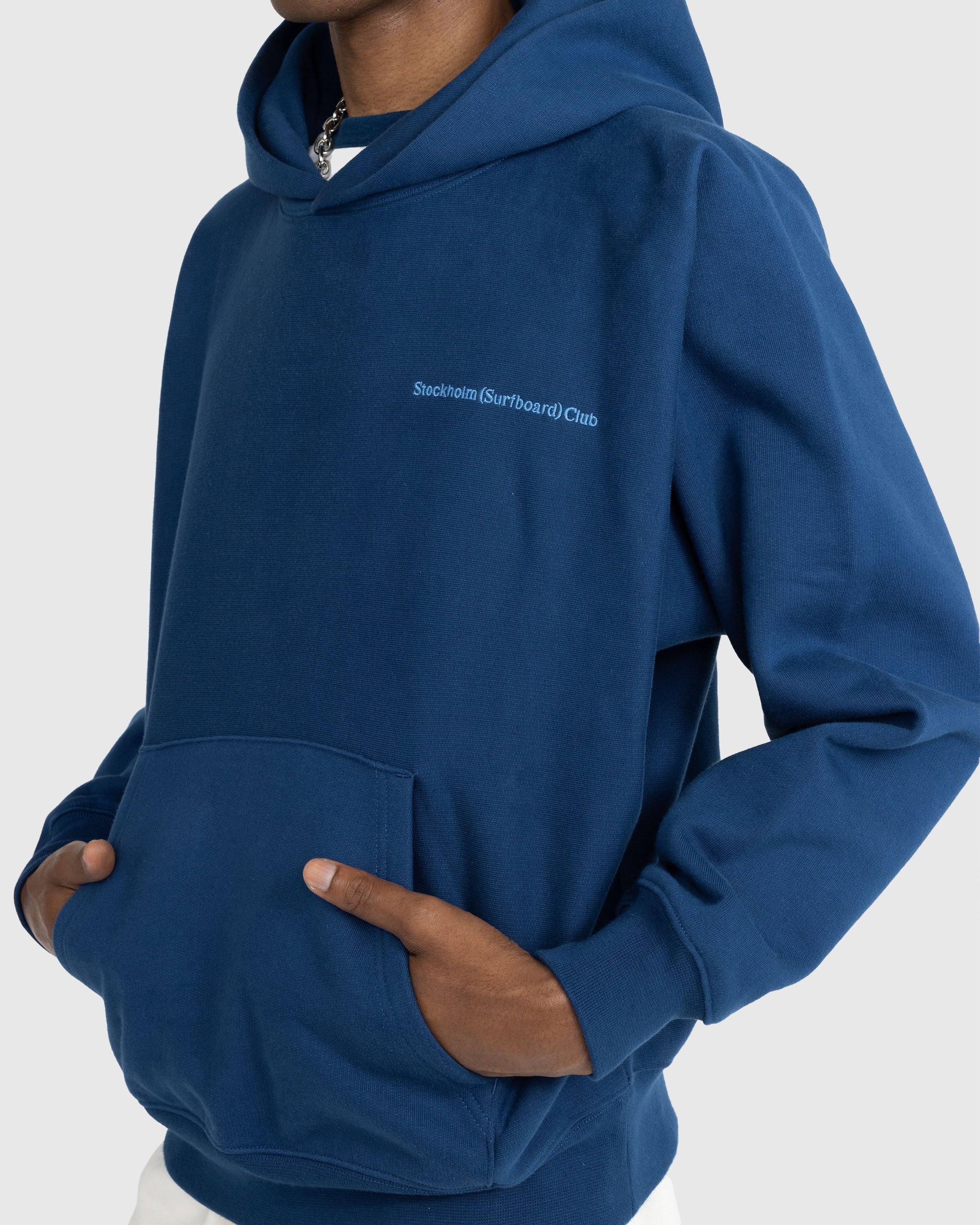 Stockholm Surfboard Club - Jes Hoodie Midnight Blue - Clothing - Blue - Image 4