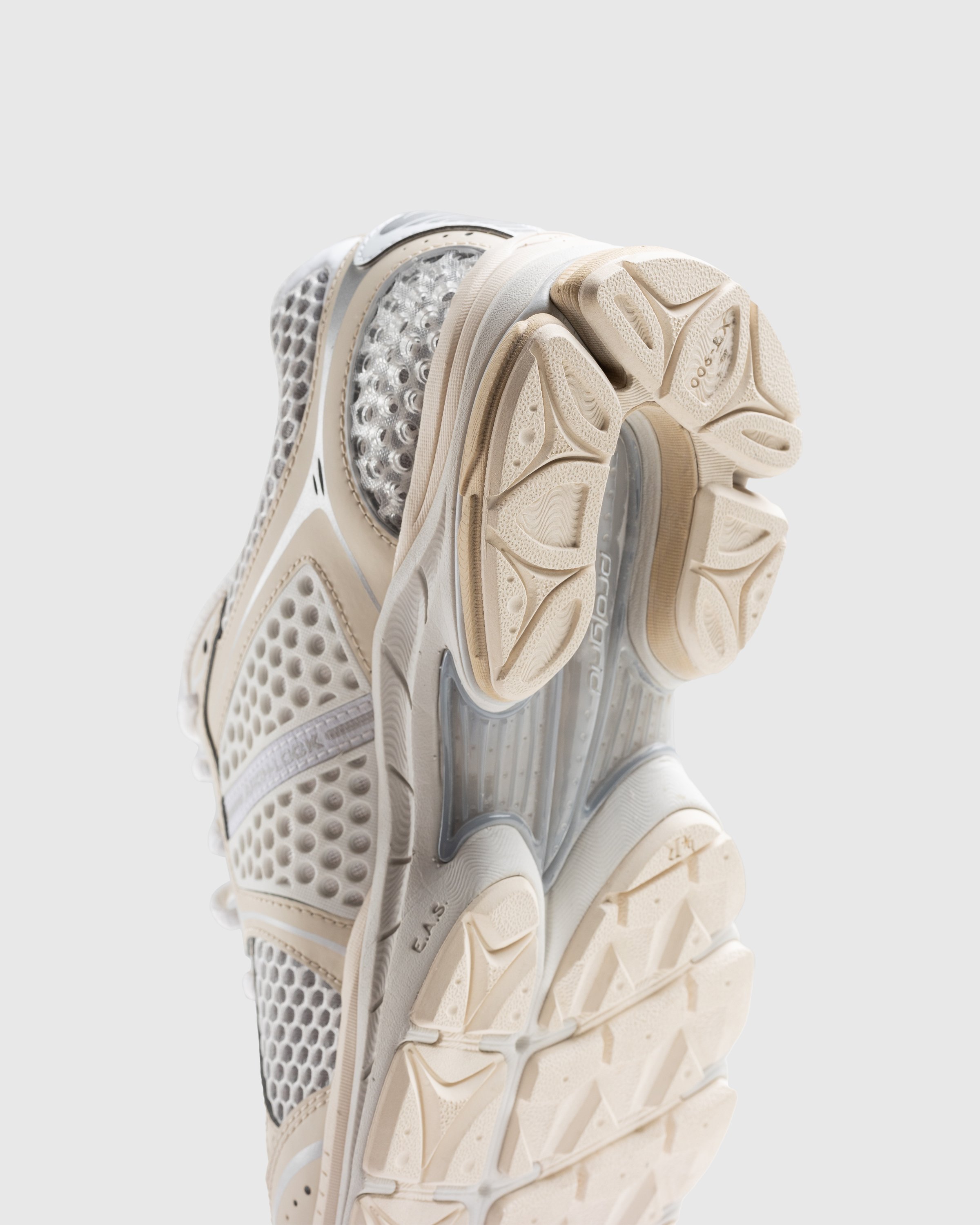 Saucony x Highsnobiety - Pro Grid Triumph 4 Cream/White - Footwear - White - Image 6