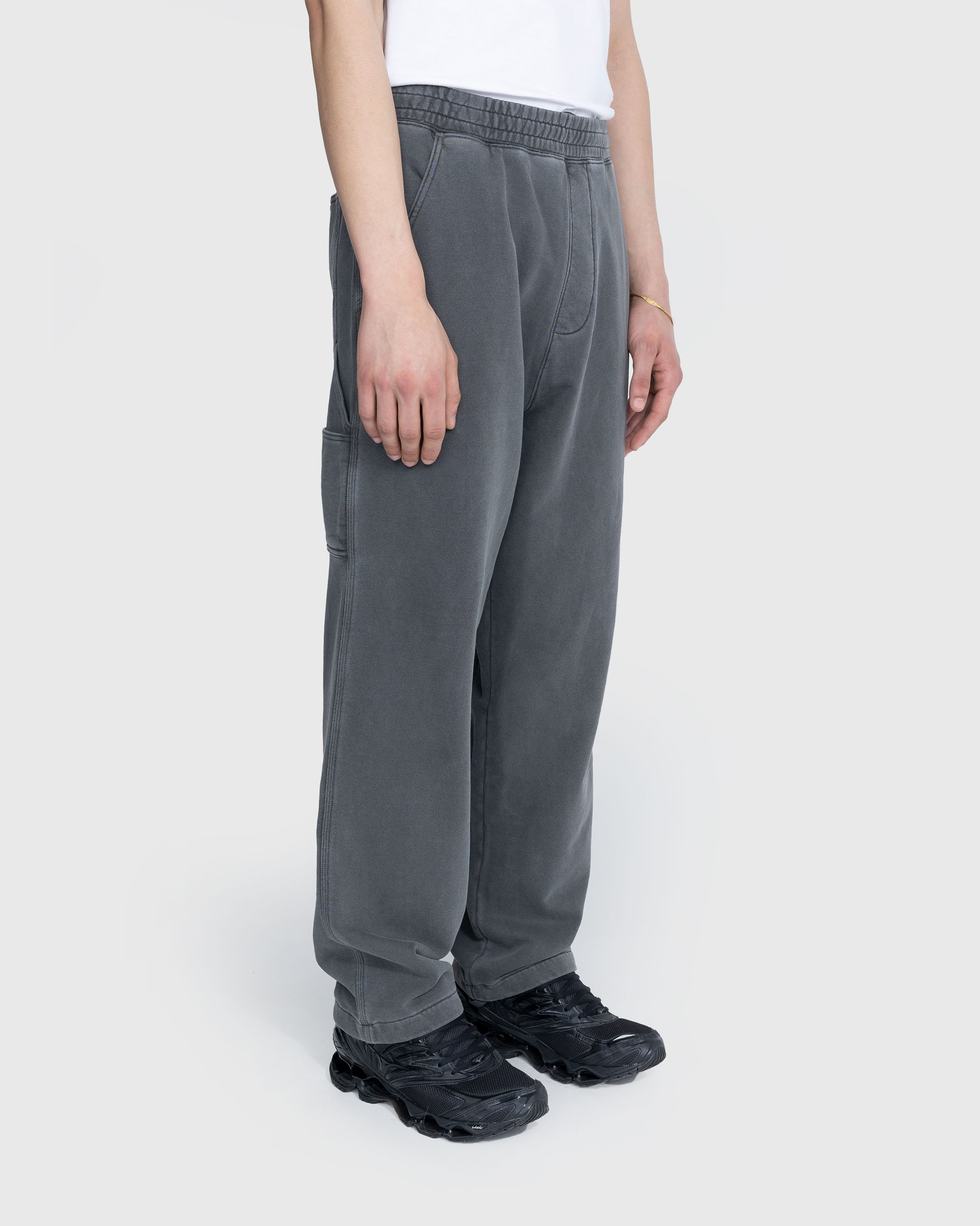 Carhartt WIP - Arling Single Knee Sweatpant Garment-Dyed Black - Clothing - Black - Image 4