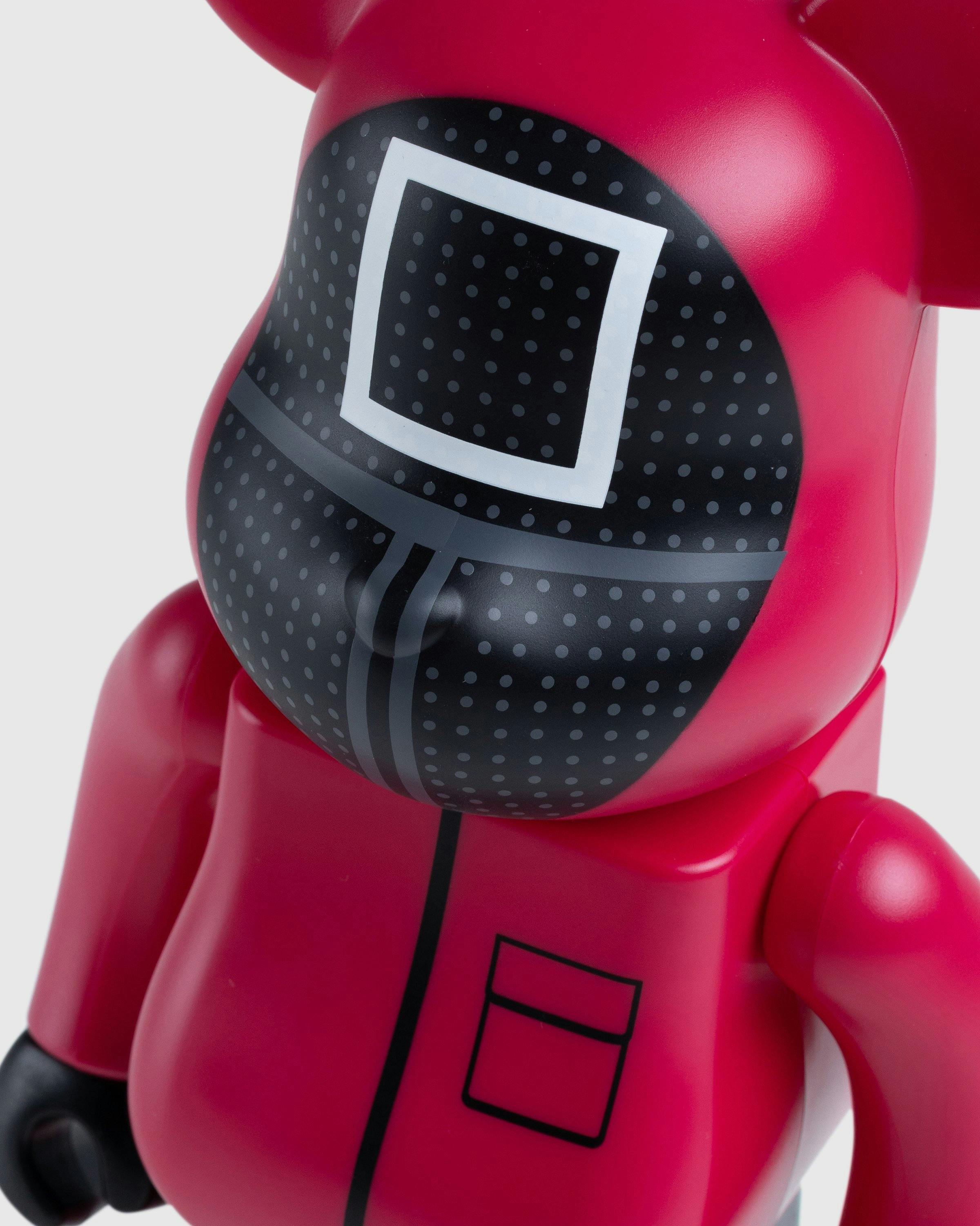 Medicom - Be@rbrick Squid Game Guard □ 100% & 400% Set Multi - Lifestyle - Multi - Image 4