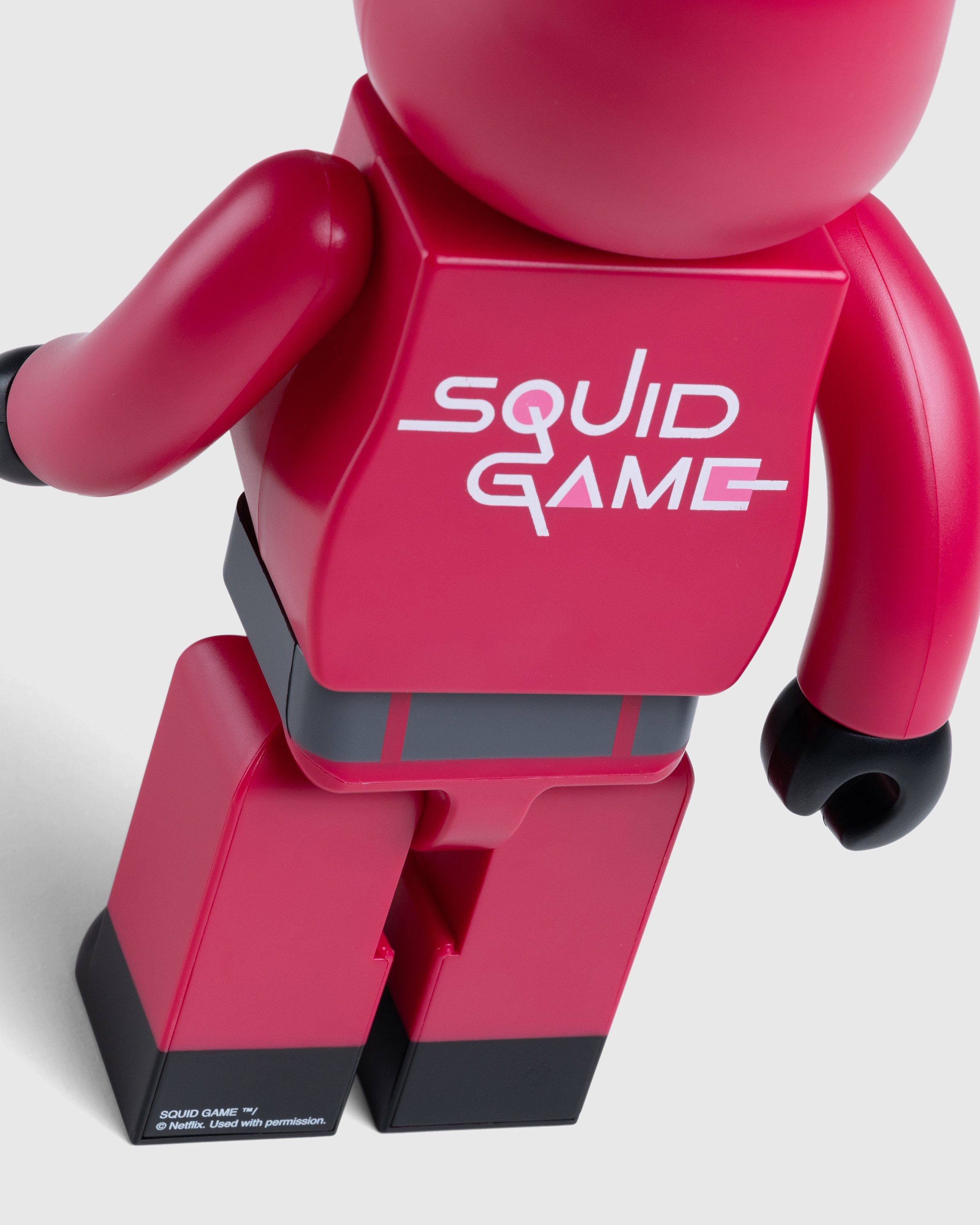 Medicom - Be@rbrick Squid Game Guard □ 100% & 400% Set Multi - Lifestyle - Multi - Image 5