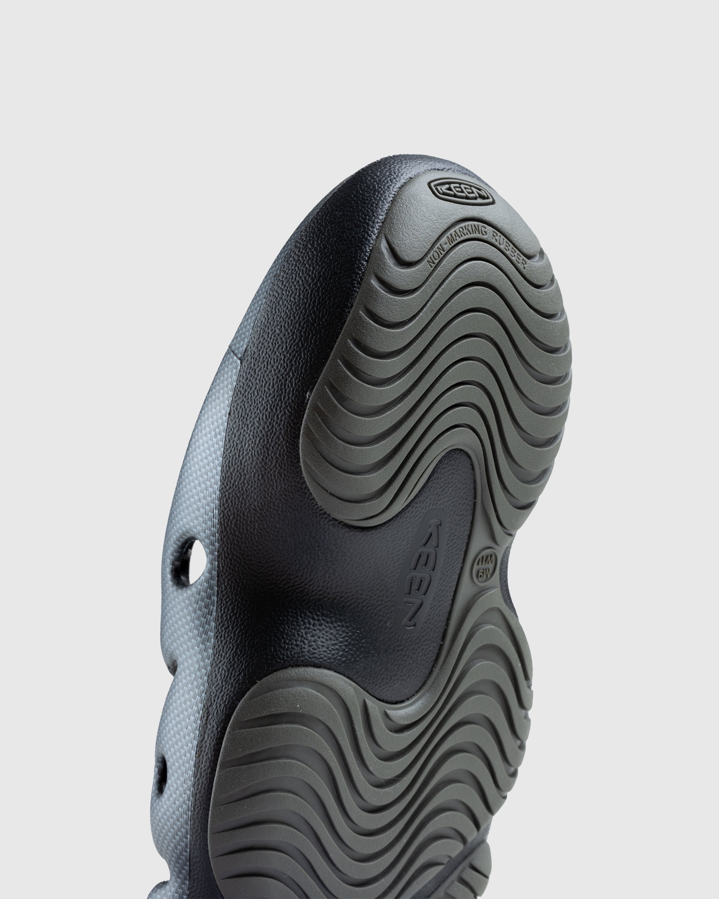 Keen - Yogui Arts Graphite - Footwear - Grey - Image 6