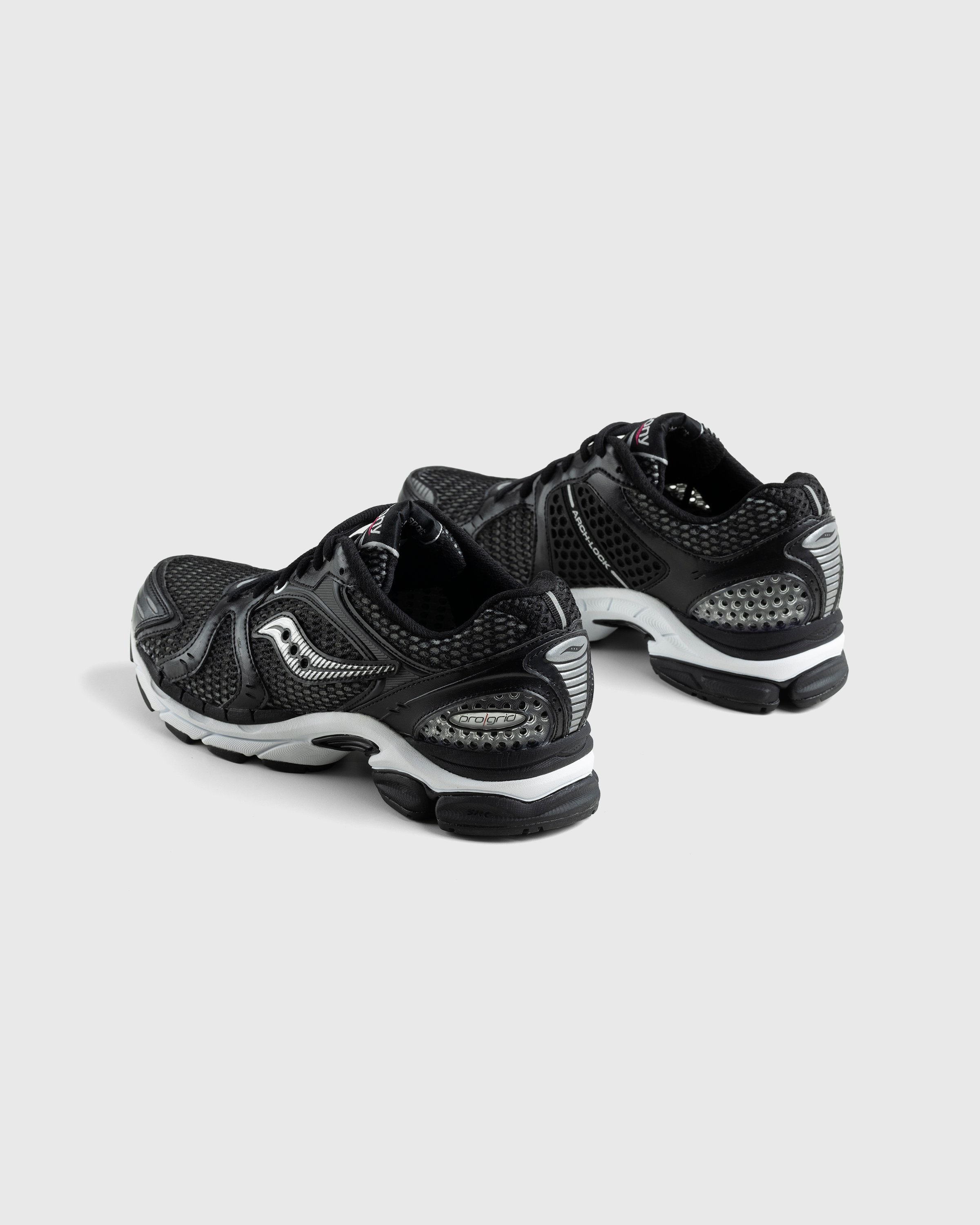 Saucony - ProGrid Triumph 4 Black - Footwear - Black - Image 4