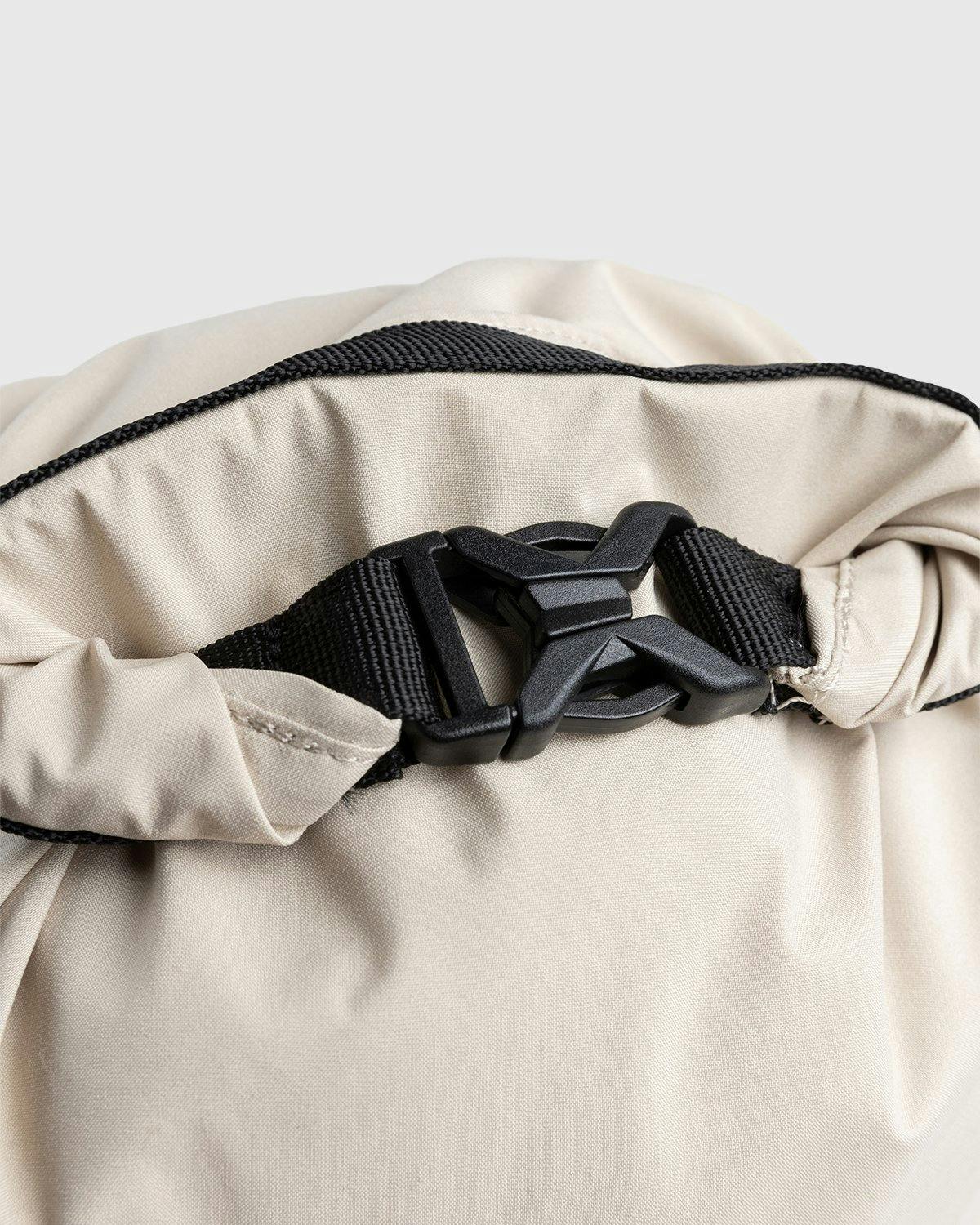 Jack Wolfskin x Highsnobiety - HS Sports Roll Sack Pale Khaki - Lifestyle - Beige - Image 6