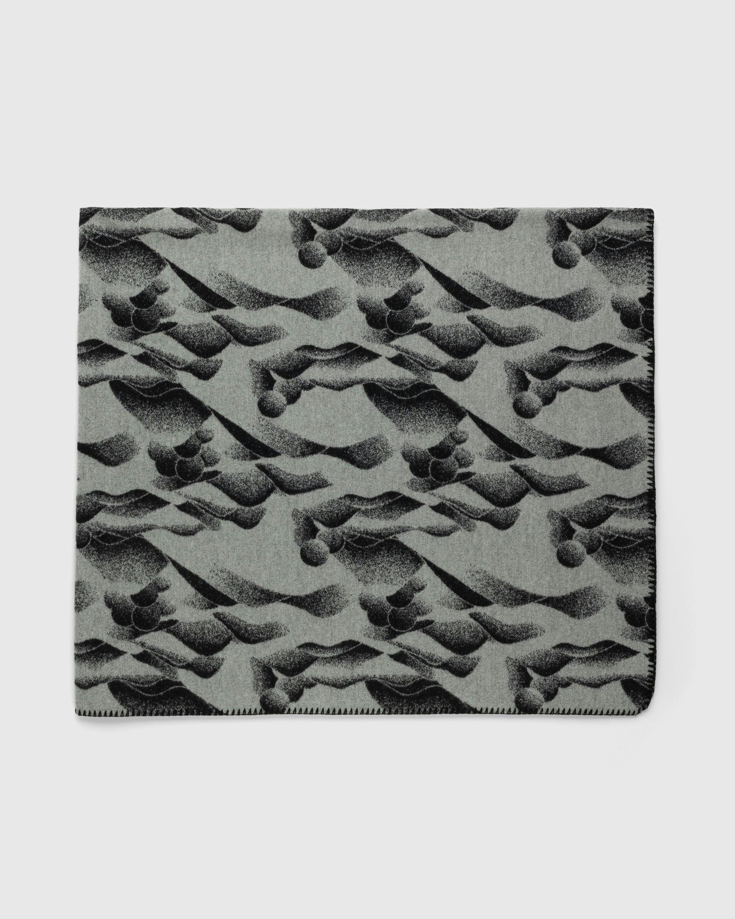 And Wander - Mountain Camo Wool Blanket Lar - Lifestyle - Black - Image 2