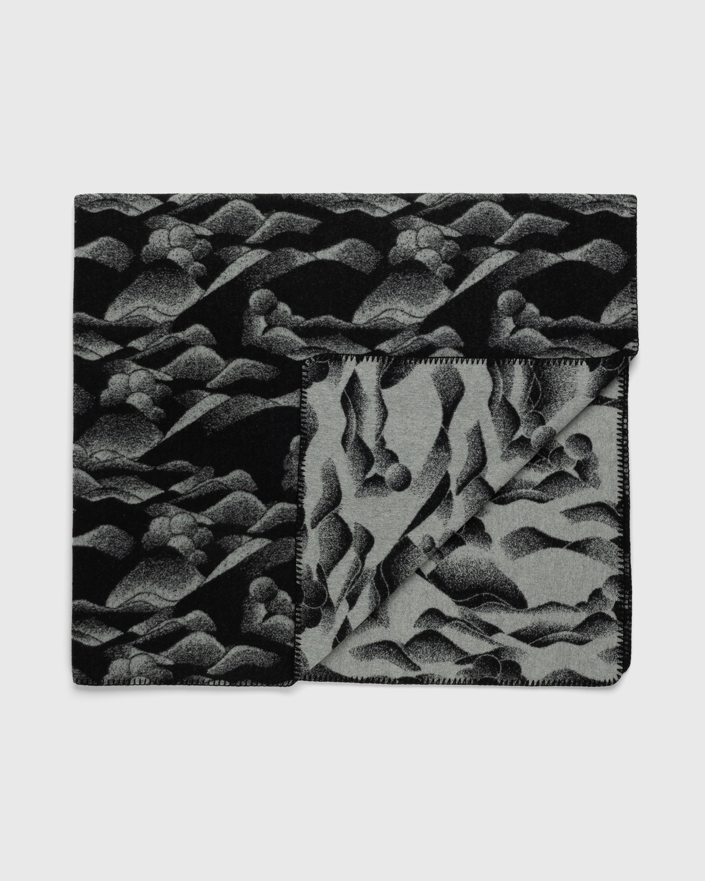 And Wander - Mountain Camo Wool Blanket Lar - Lifestyle - Black - Image 3