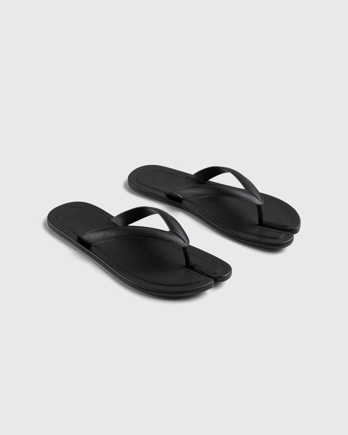 Maison Margiela - Tabi Flip-Flops Black - Footwear - Black - Image 7