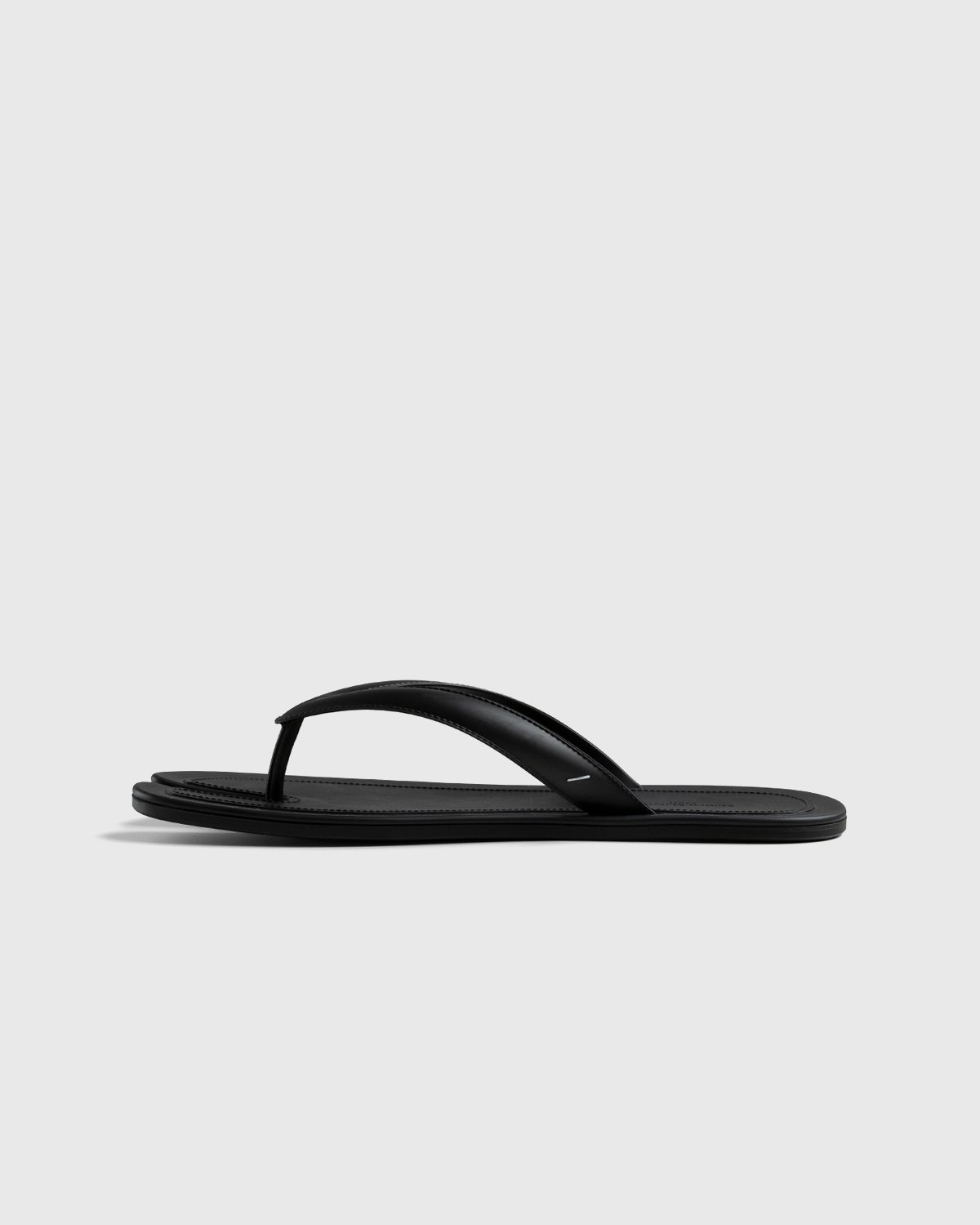 Maison Margiela - Tabi Flip-Flops Black - Footwear - Black - Image 3