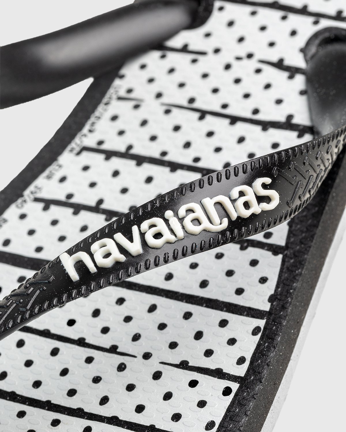havaianas - Reality to Idea by Joshuas Vides Top White - Footwear - White - Image 6